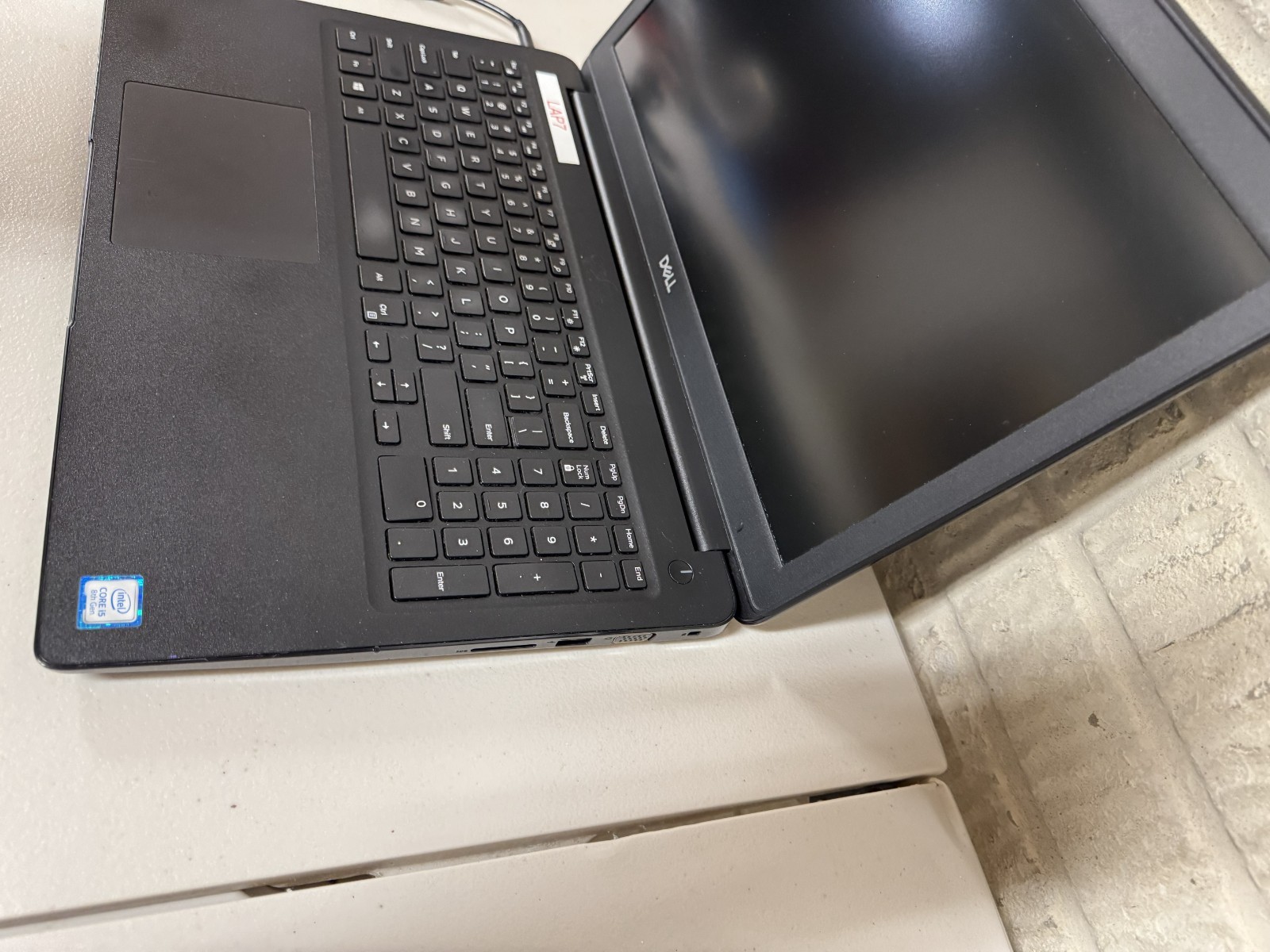 Dell Latitude 3500 i5-8265u 8gbram 240gb SSD windows 11