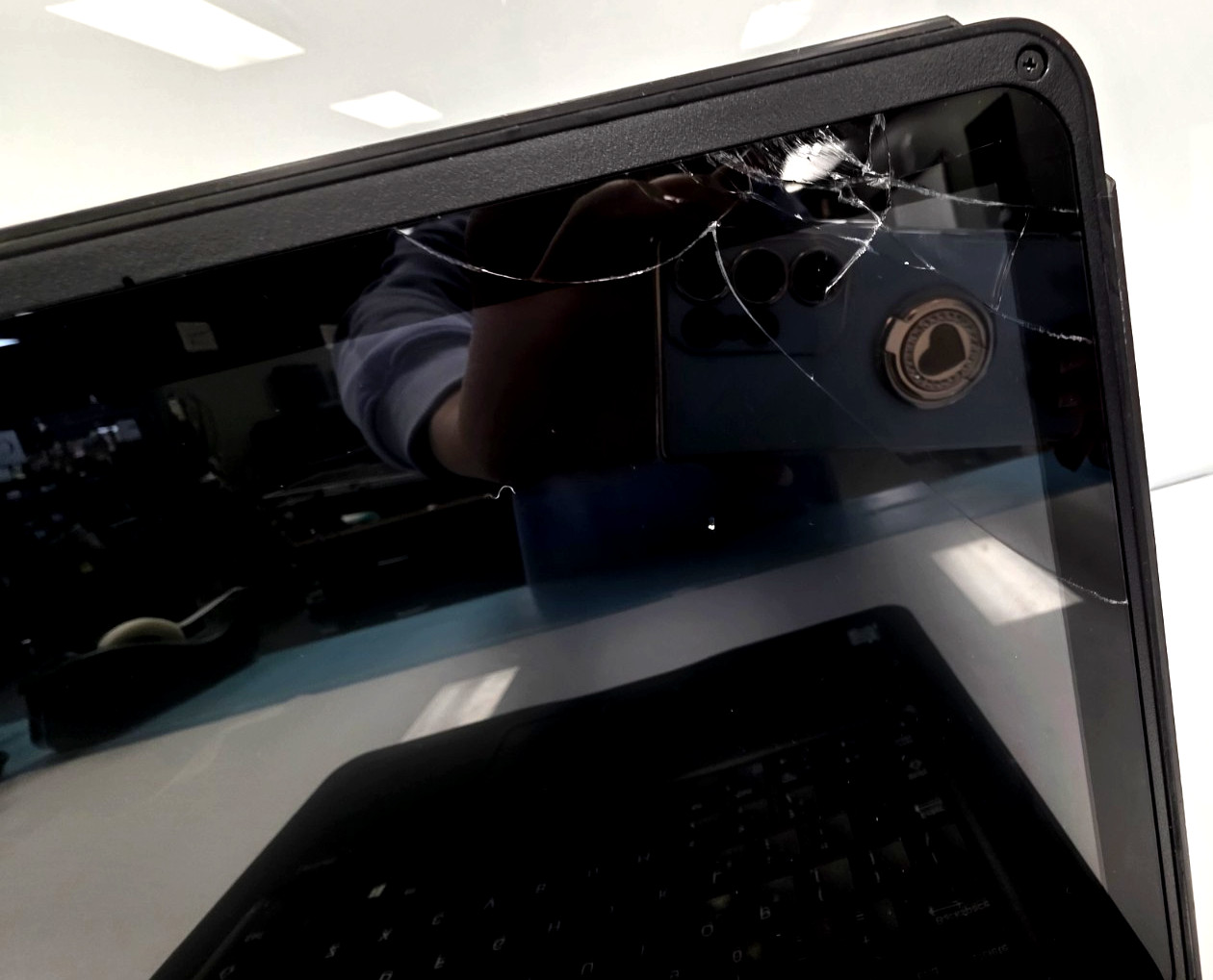 Dell latitude 3380 laptop| Touch| No RAM| No HDD| NO POWER| For Parts/repairs