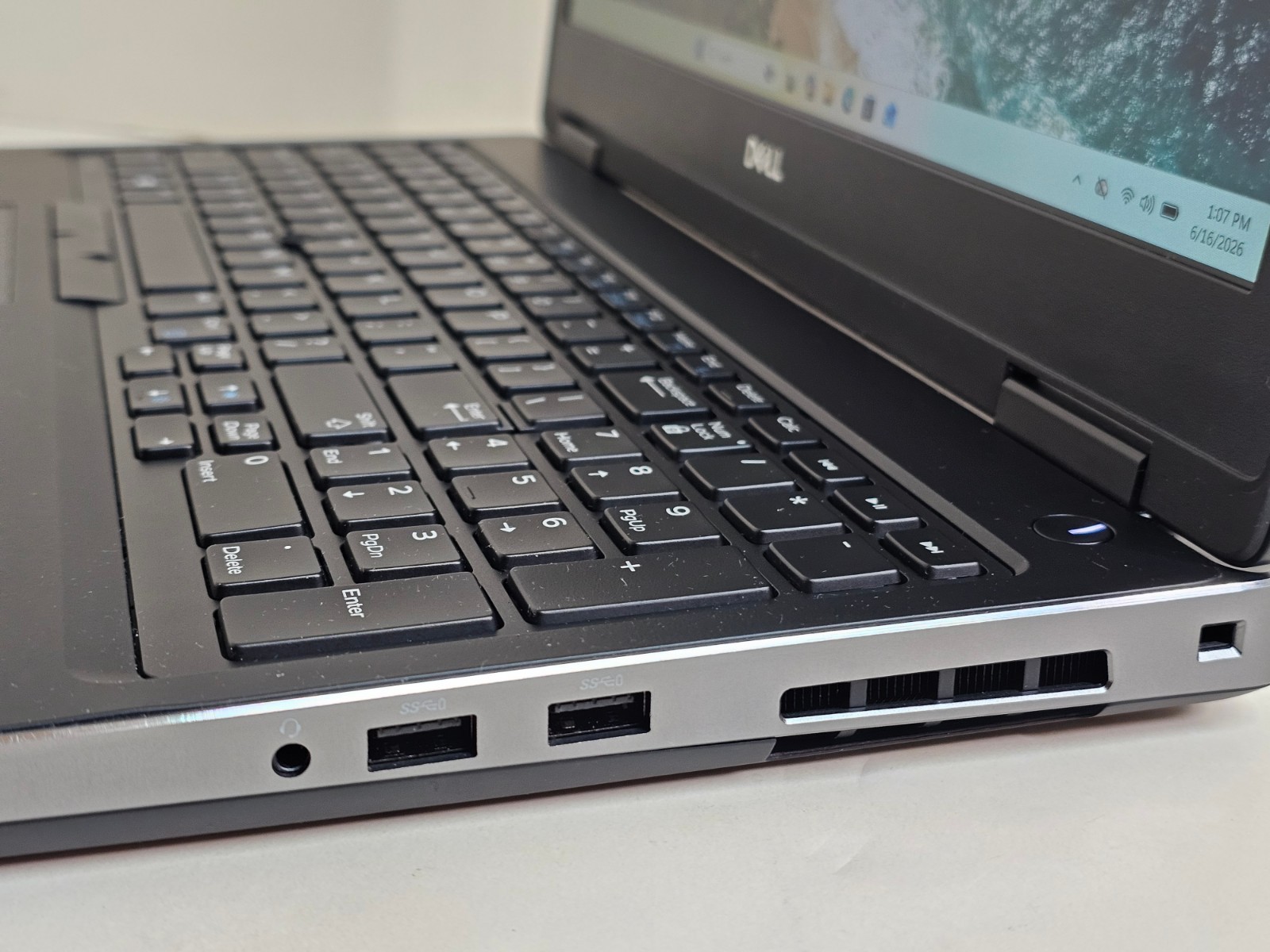 Dell Precision 7530 Laptop – 2.5 GHz i5-8400H 16GB 256GB SSD Webcam P1000 15.6″
