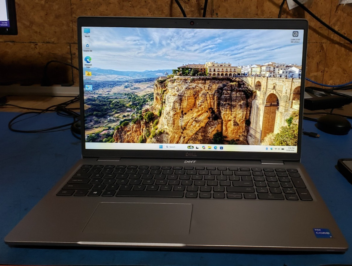Dell Latitude 5520 i5-1135G7 16GB RAM 256GB NVME READ & CHECK PICTURES