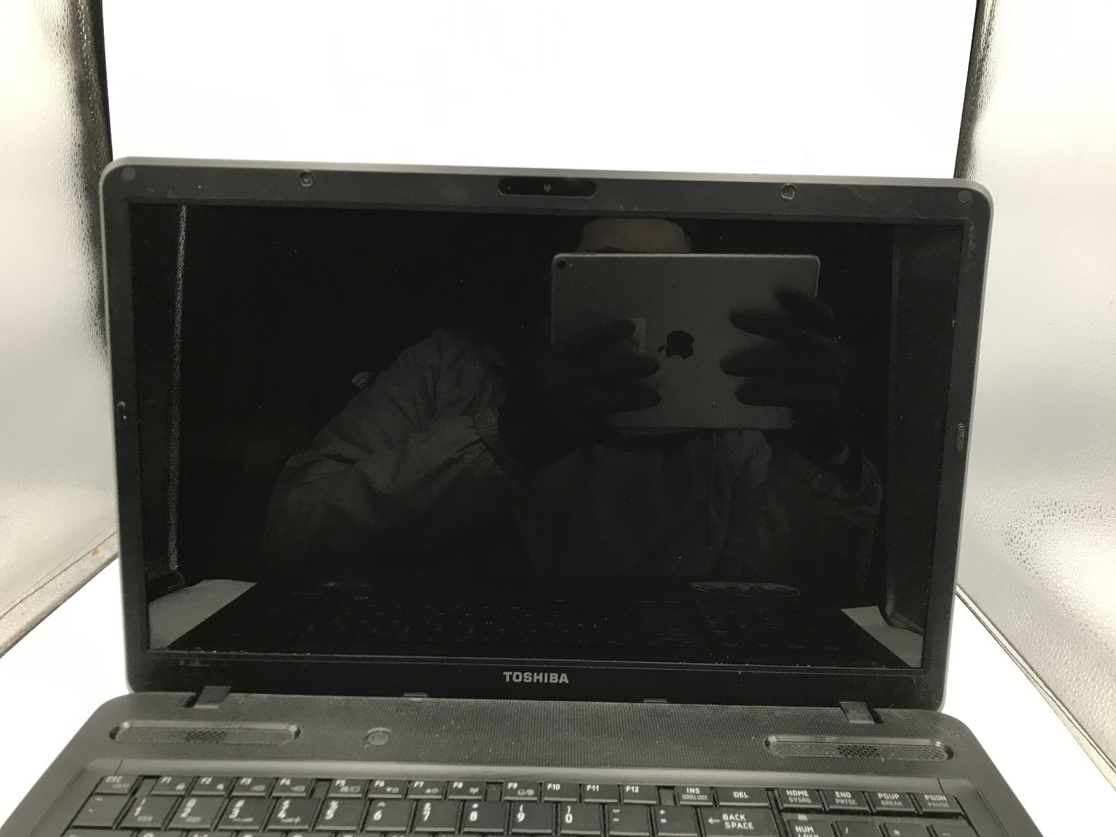 TOSHIBA SATELLITE C675D S7101 – FOR PARTS/BAD RAM SLOTS – AMD E 300 – READ – BB!