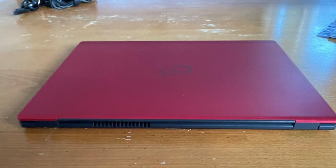 Ultra-thin, ultra-light, large-capacity SSD Office 2021, etc. Fujitsu LIFEBOOK