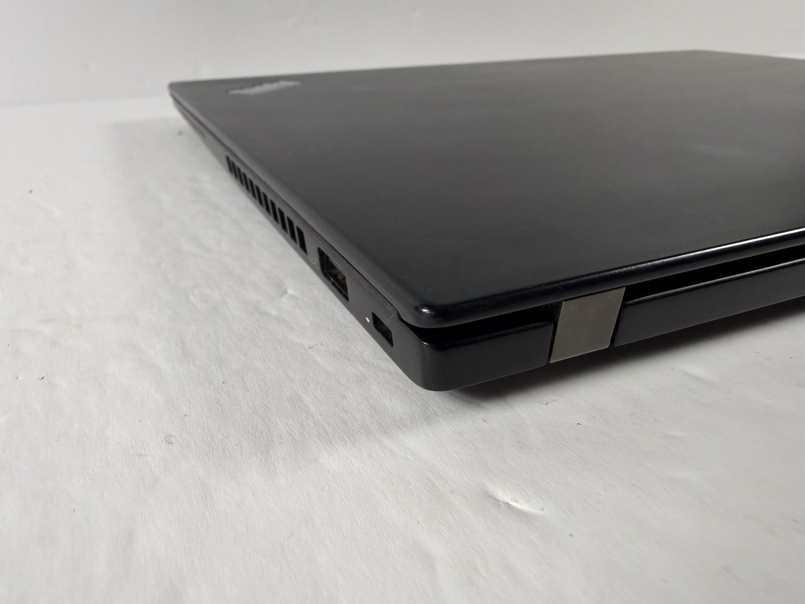 Lenovo ThinkPad T490s Touch 14″ i7-8665U 32GB RAM 512GB SSD Win 11 Pro FHD