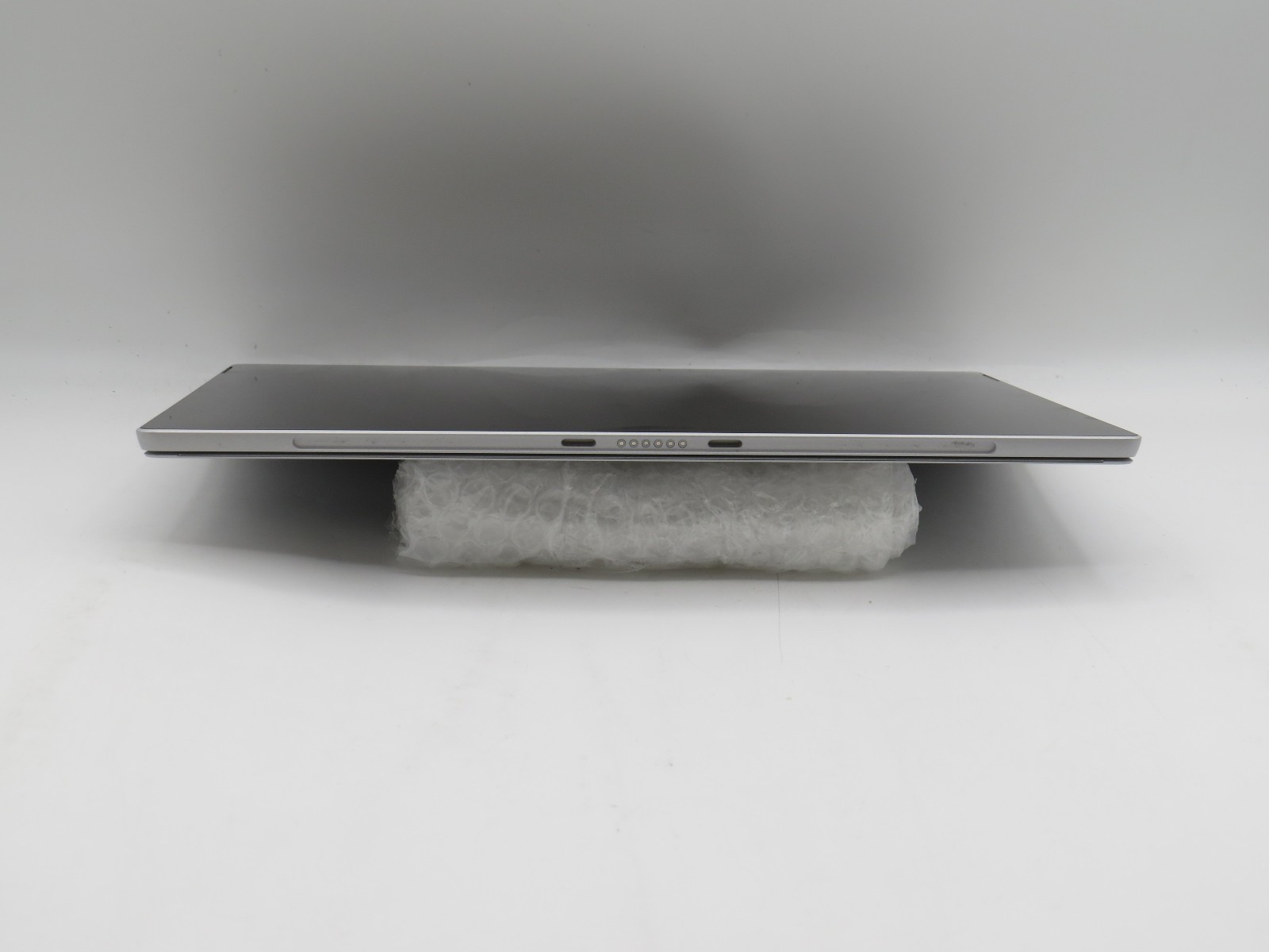 Microsoft Surface Pro 5 | m3-7Y30 @ 1GHz | 4GB DDR3 | 12″ | 128GB HDD | No OS/AC