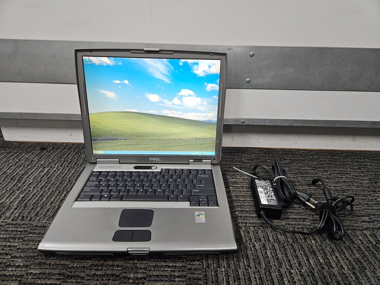 Dell Laptop Windows XP Pro SP3 |Parallel port|Serial Port RS232|WIFI|