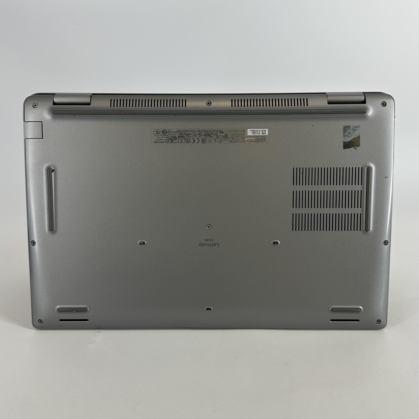 Dell Latitude 5540 15.6 2023 Silver FHD 1.9GHz i7-1370P 16GB 512GB SSD Very Good