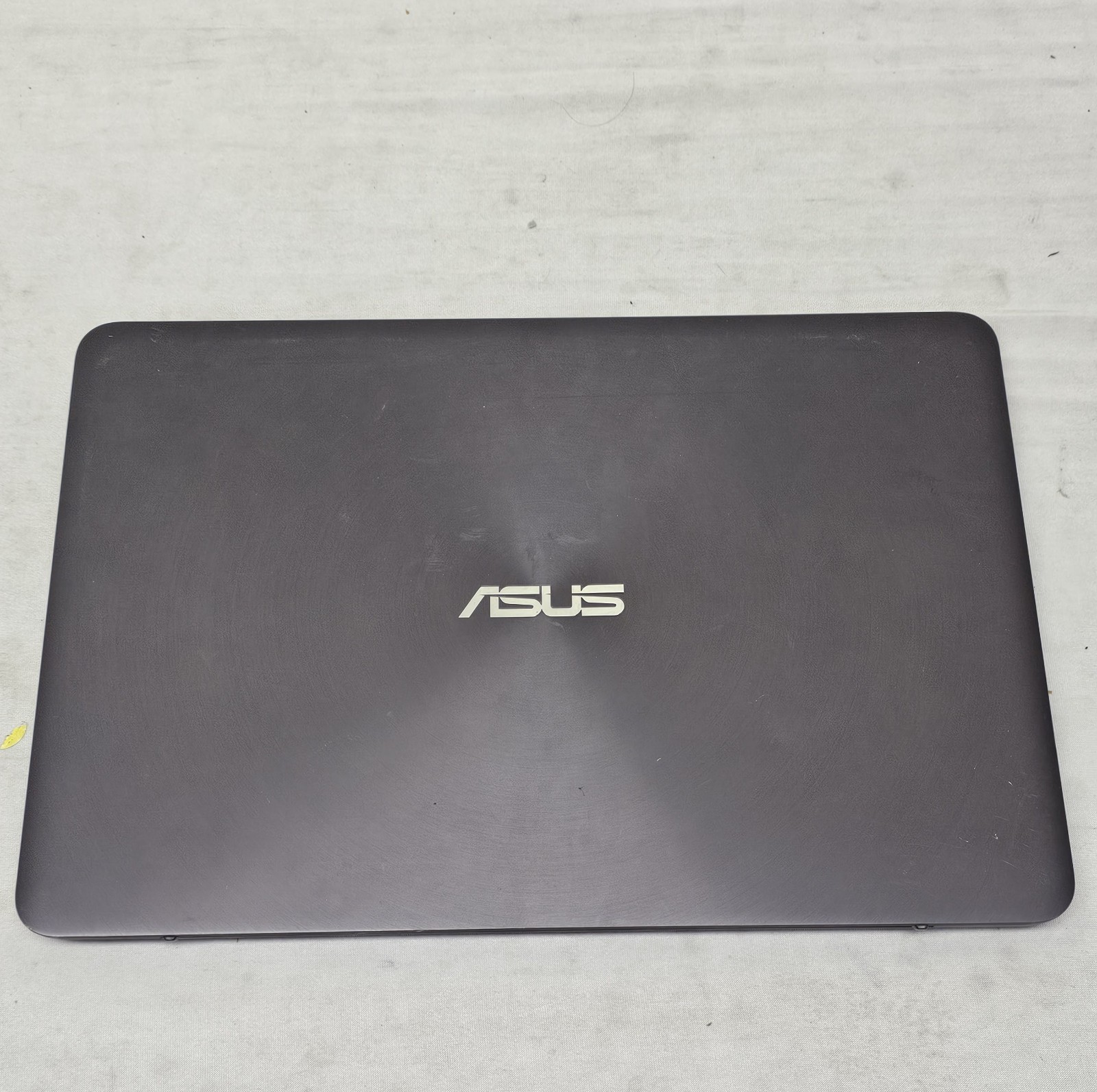 ASUS UX305C Laptop – Intel m3-6Y30 – 8GB RAM – 256GB SSD – BAD BATT – Windows 10