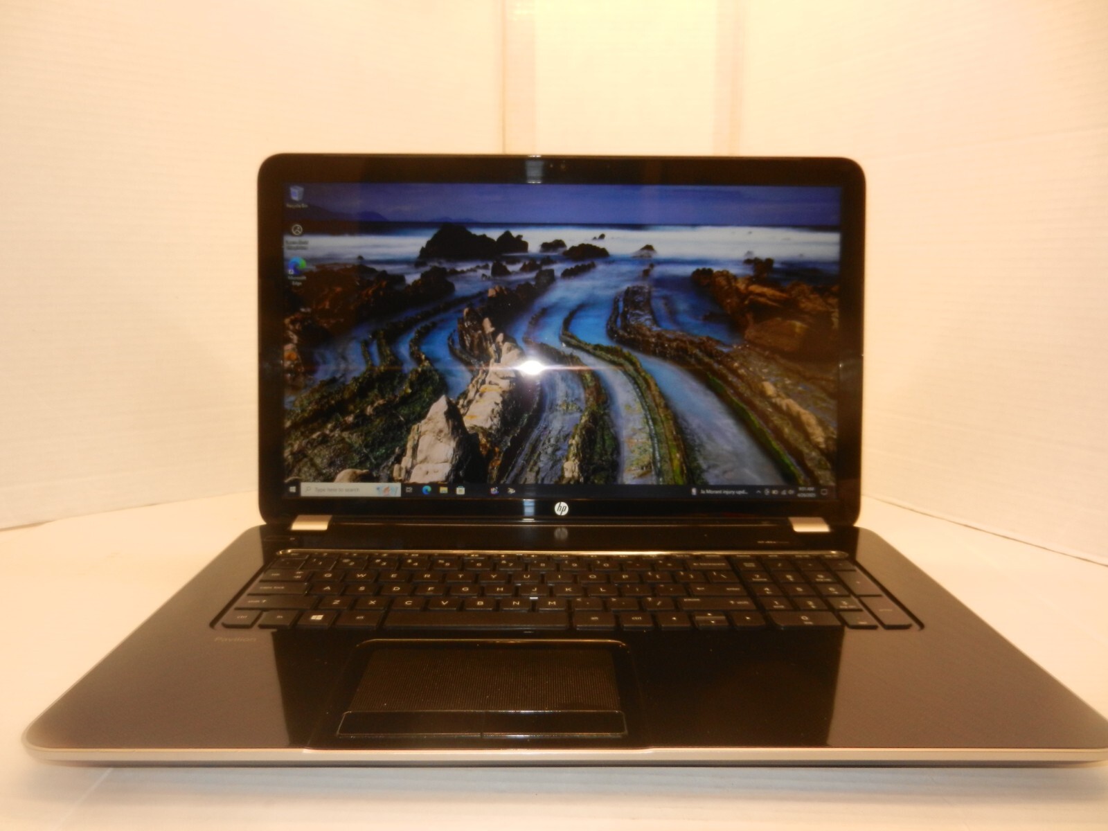 HP PAVILION 17-E016DX 17.3 AMD A8-5550M APU@2.10GHZ 8GB RAM 750GB HDD WINDOWS 10