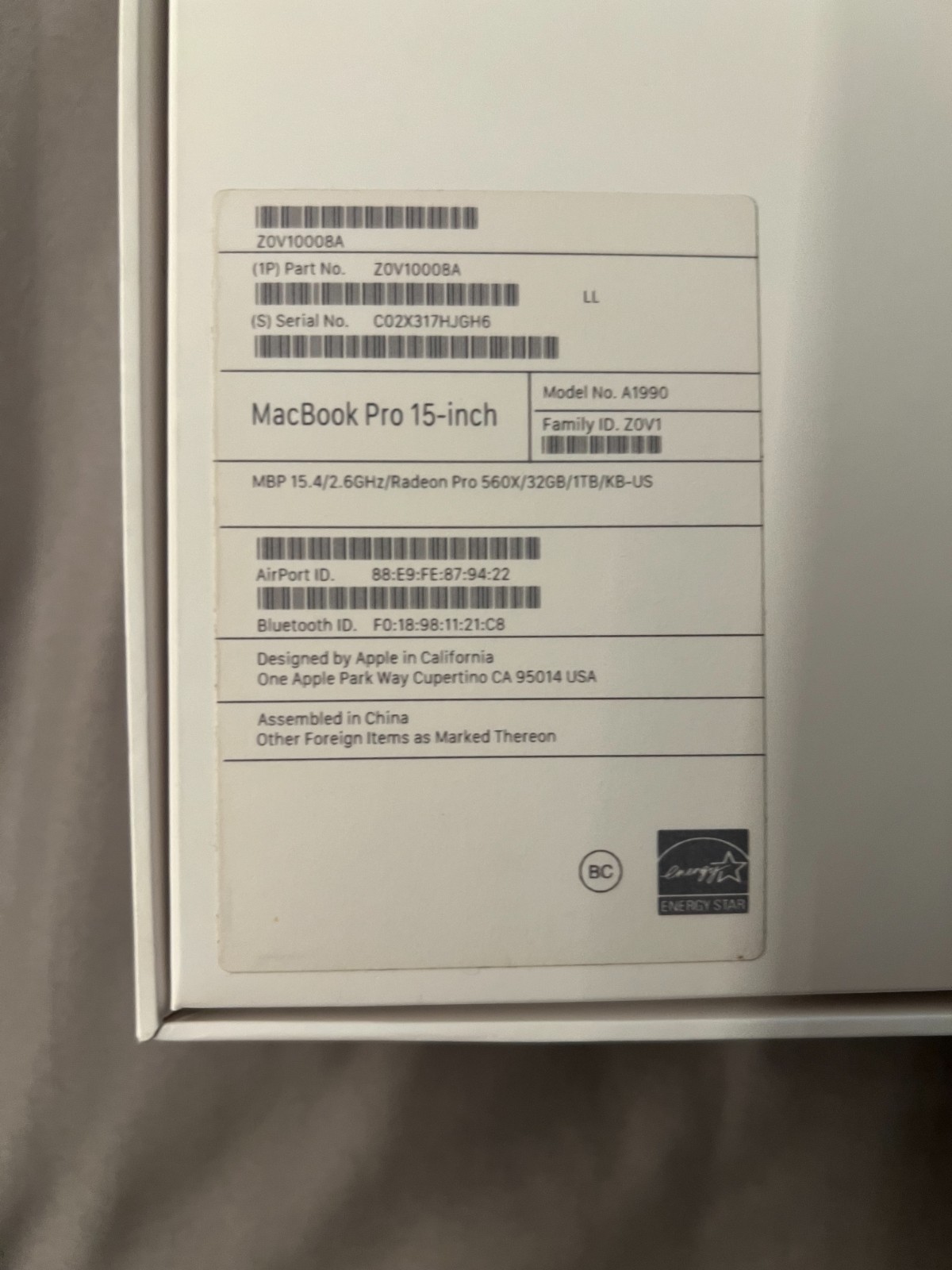 MacBook Pro 15 Space Gray 2018 2.6GHz i9 32GB 1TB Radeon Pro 560X (Case & Box)