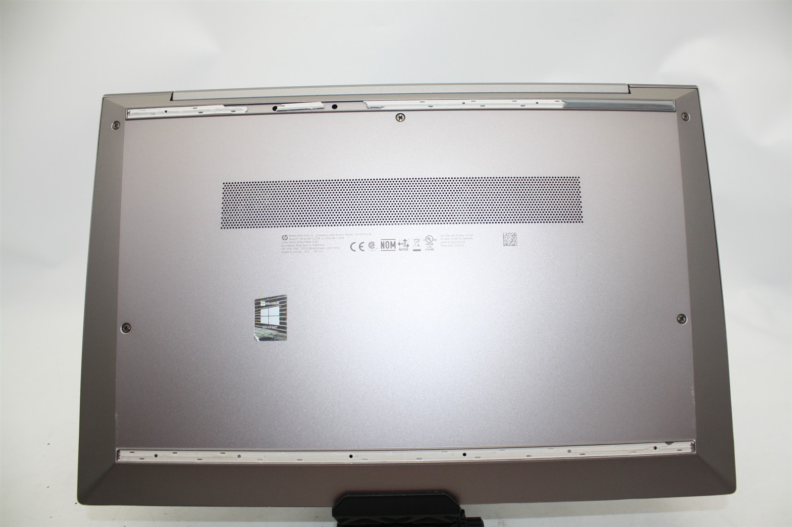 14″HP ZBook Firefly G8 i5-1145G7 2.60GHz RAM 16GB NVMe 256GB/Cosmetic issue