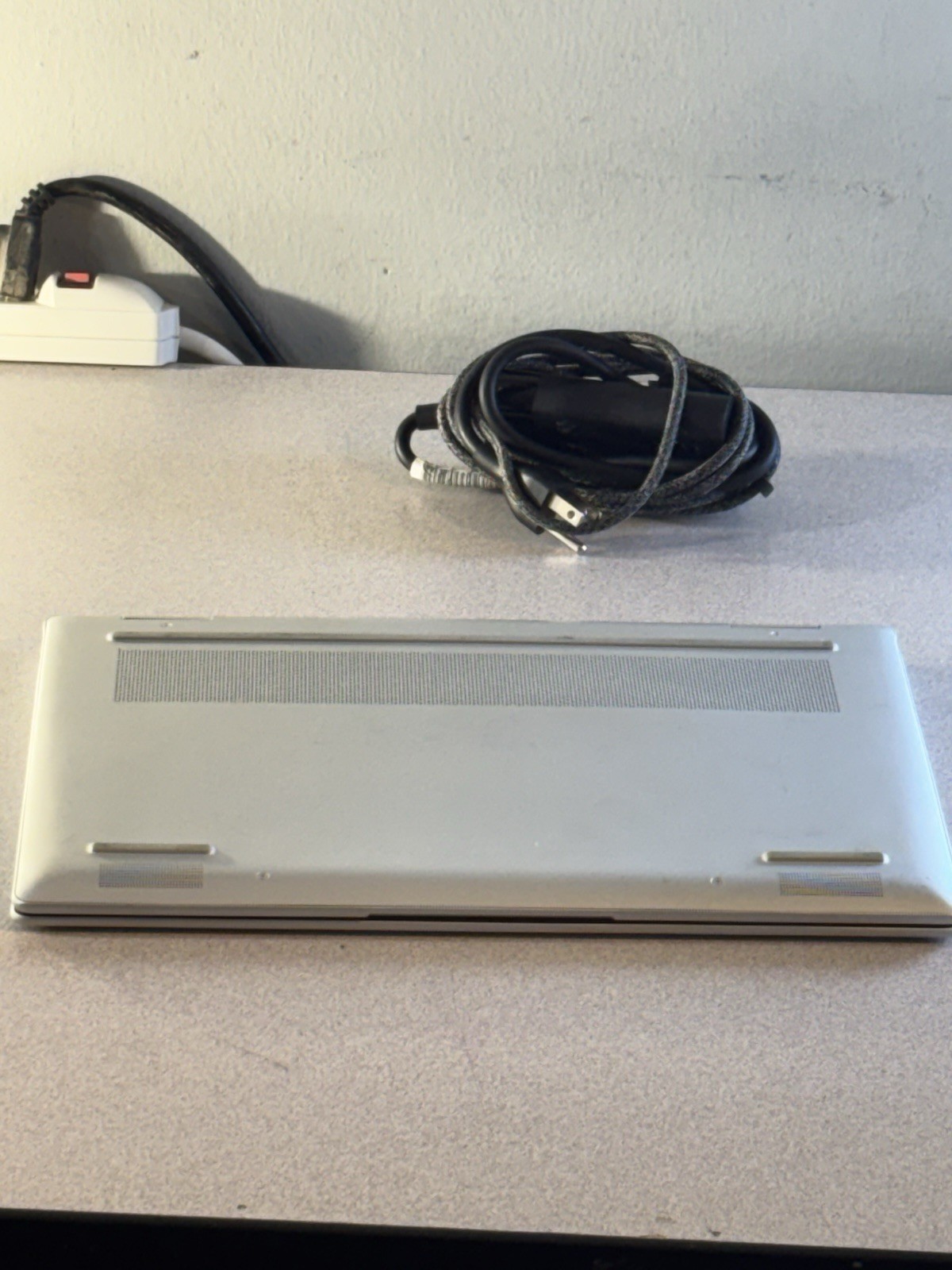 HP Envy X360 2-in-1 14| Ryzen 5 8650HS Radeon 760M Gr 16GB RAM 512GB SSD Touchs