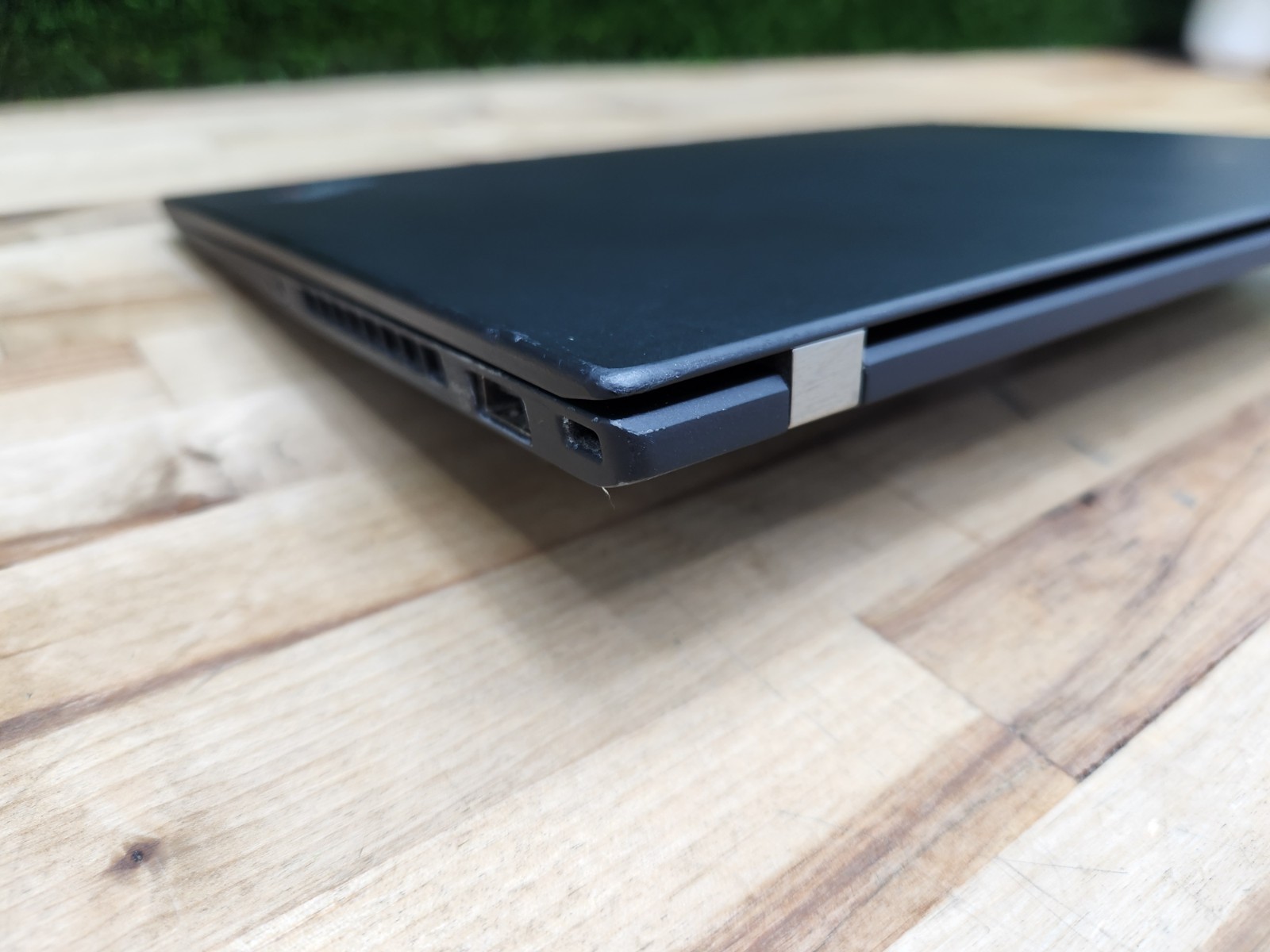 Lenovo ThinkPad X1 Carbon 5th Gen 14″ QHD i7-7500U 8GB 256GB SSD Windows 11 Pro~