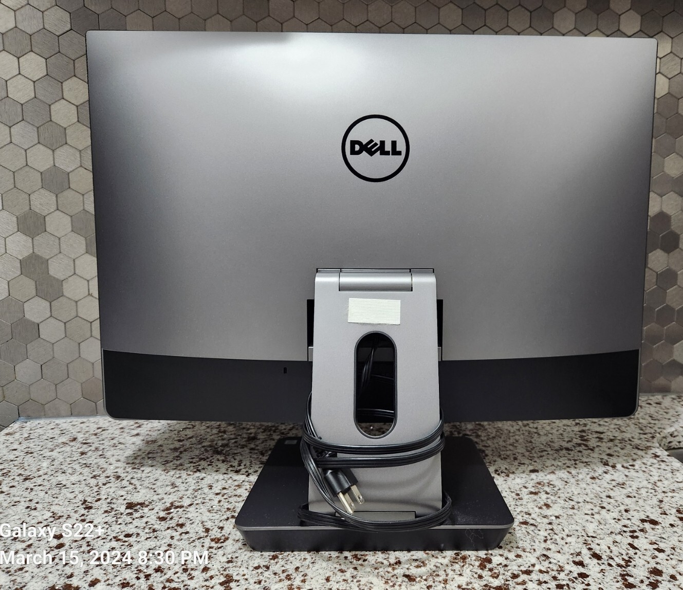 Dell XPS 7760 27″ 4K Display 2TB SATA Hard Drive, 16GB DDRM, Read Description!