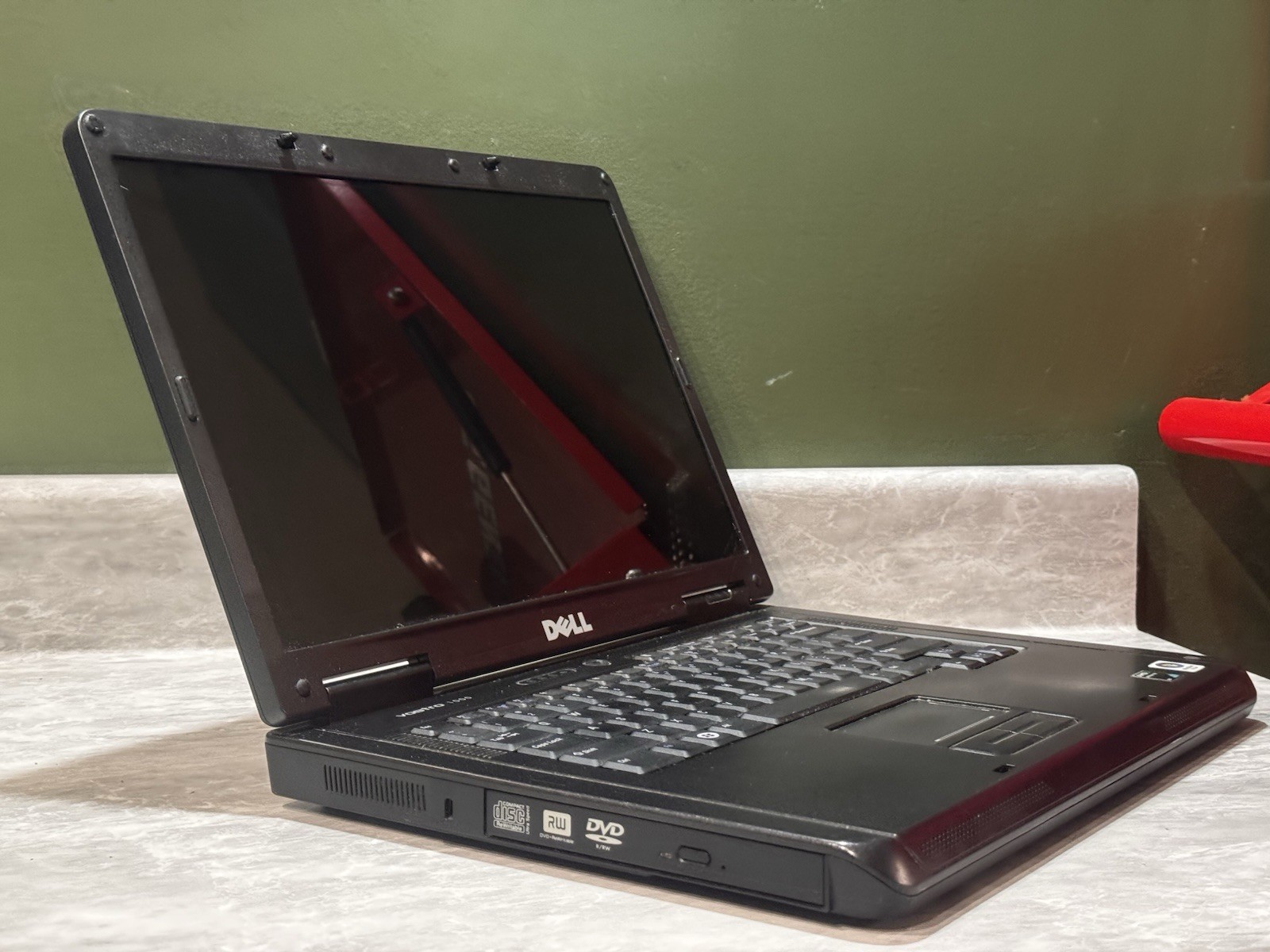 Dell Vostro 1000 Laptop AMD Turion 64 X2 1.9GHz 2GB RAM 160gb HDD Windows XP