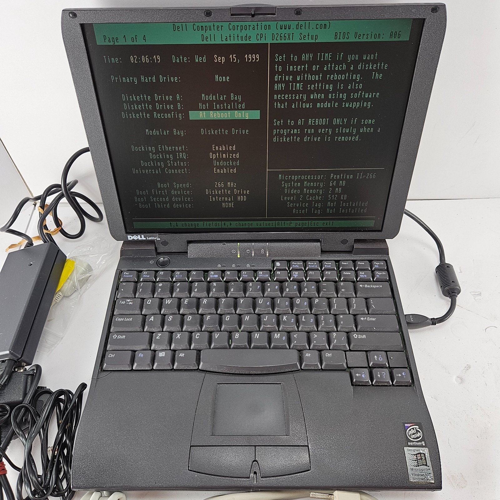 Vintage Dell Latitude CPi D266XT Pentium II 266 Laptop + Case + AC Adapter