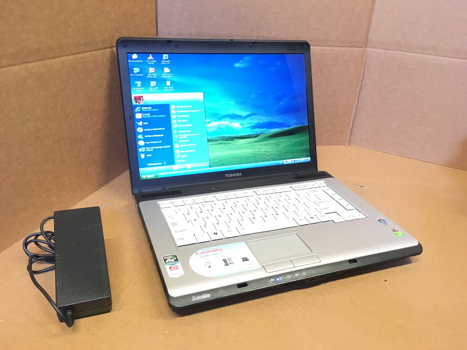 TOSHIBA SATELLITE A215 AMD ATHLON 64 X2 1.90GHz 2GB RAM 320GB HDD XP PRO ATI