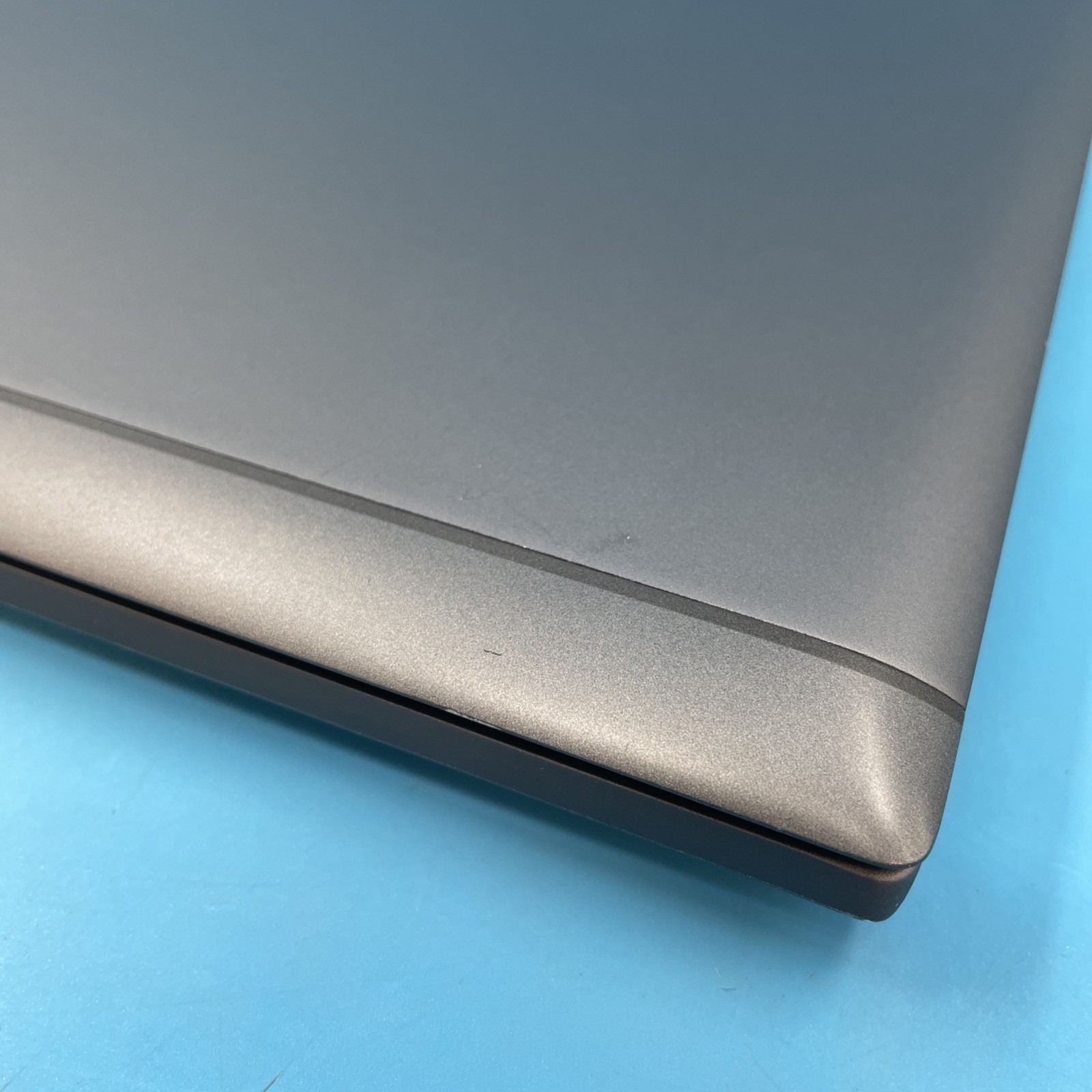 HP ZBook Firefly G8 | i7-1165G7 | 16GB RAM | 512GB SSD | WIN11 PRO | 71% BATT