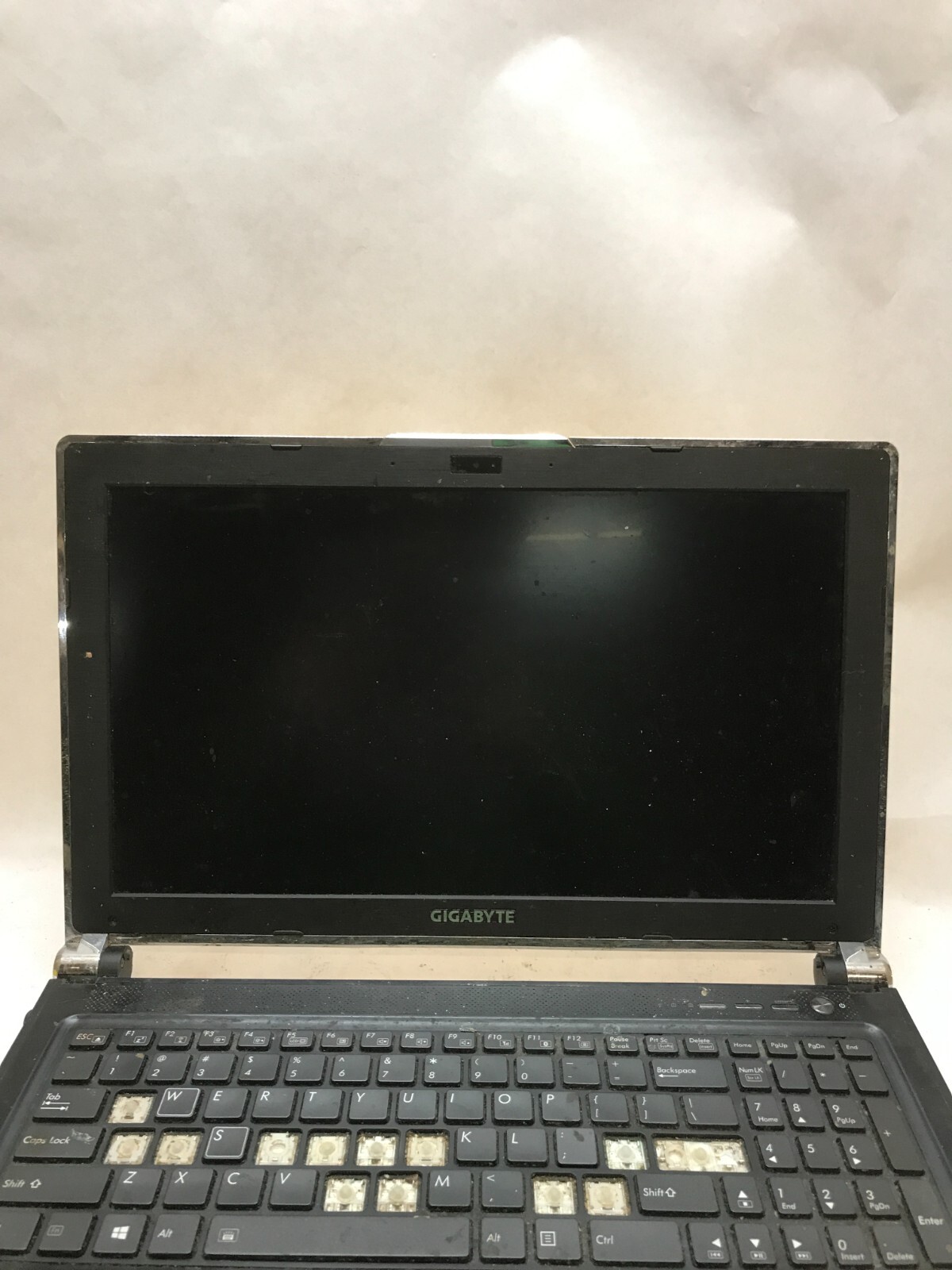 Gigabyte P25 15″ Intel Core i7-4700MQ 4GB RAM NO HDD/OS For Parts READ AS IS -DW