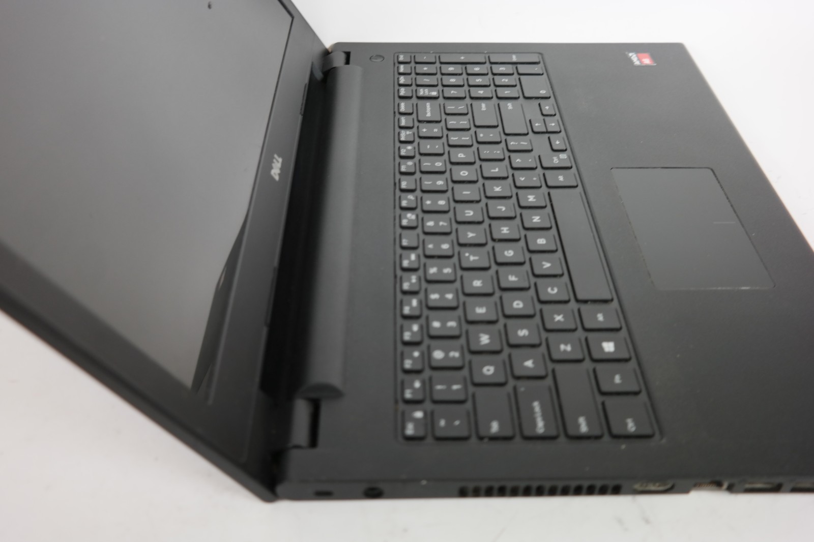 Dell Inspiron 3541 15.6″ – AMD A6 – Radeon R4 – 4GB RAM – No HDD – Boots to BIOS