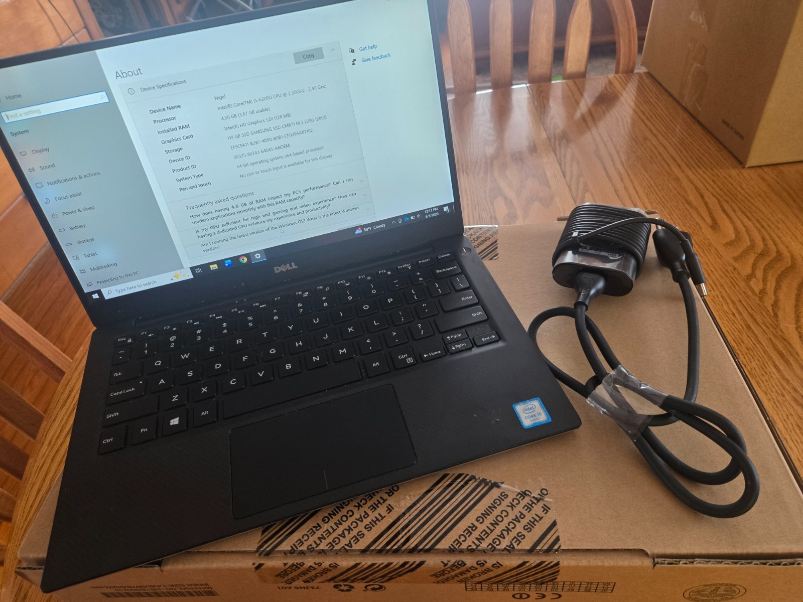 Dell XPS 13 9350 signature edition, 13.5″ full HD display with webcam, silver