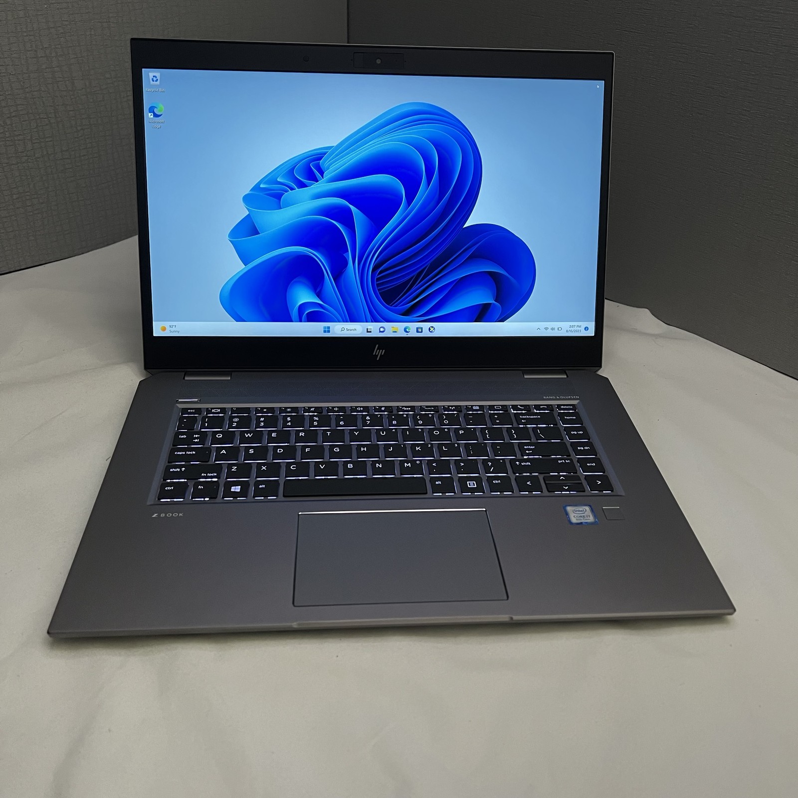 HP ZBook Studio G5 Laptop,15.6-inch FHD, i7-8750H, 32GB, Quadro P1000, 1TB SSD