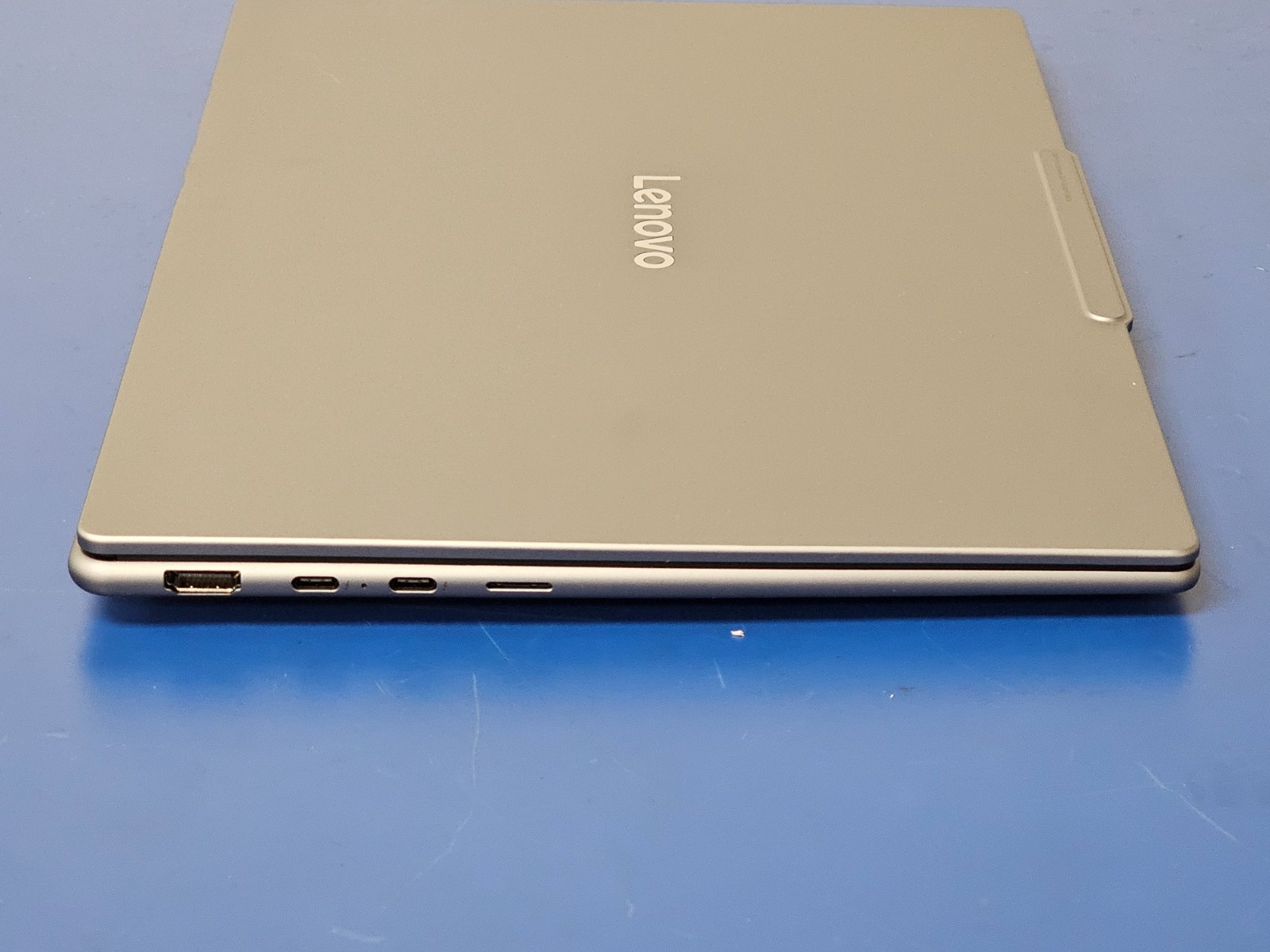 Lenovo Slim 7 14ILL10, Intel Core Ultra 7 258V, 2.20 GHz, 32 GB RAM, 1 TB NVMe