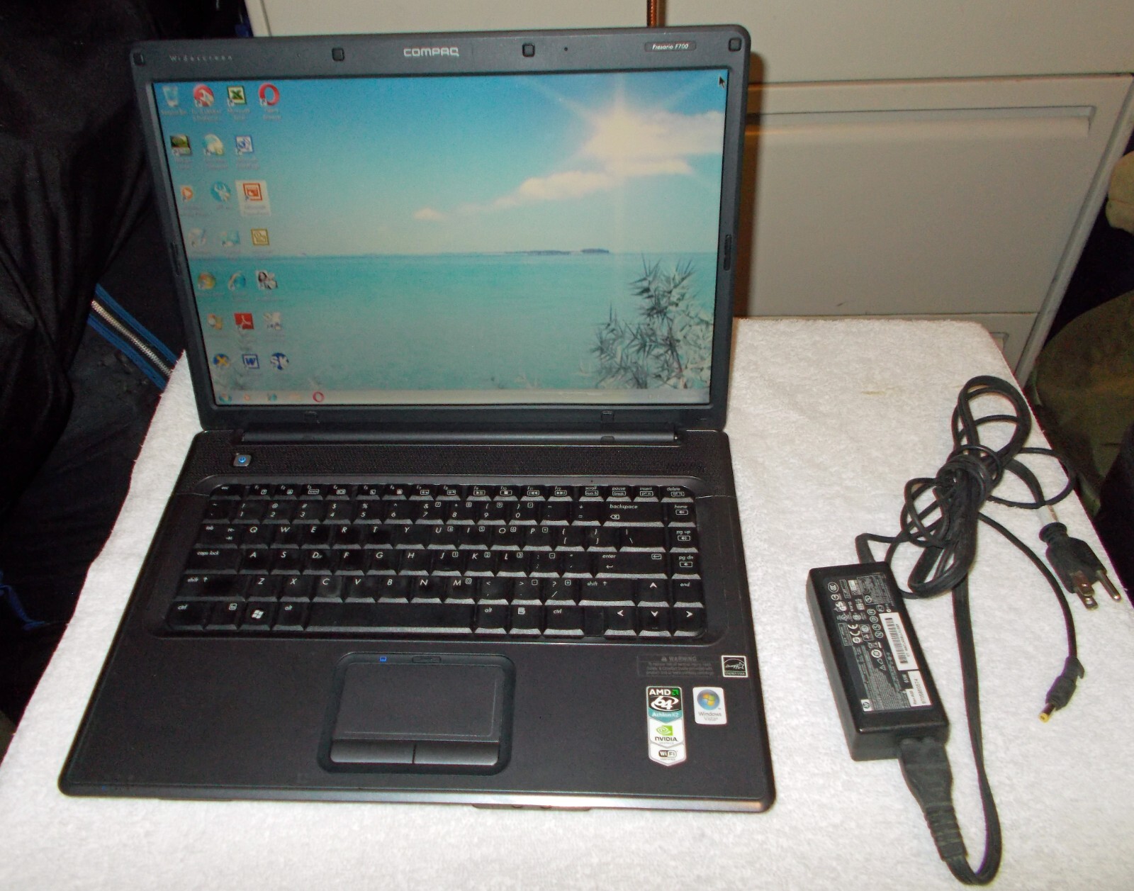 HP Compaq 15″ Widescreen Laptop F700 AMD Athlon 64 x2 Dual-Core TK-57 @ 1.9 GHz