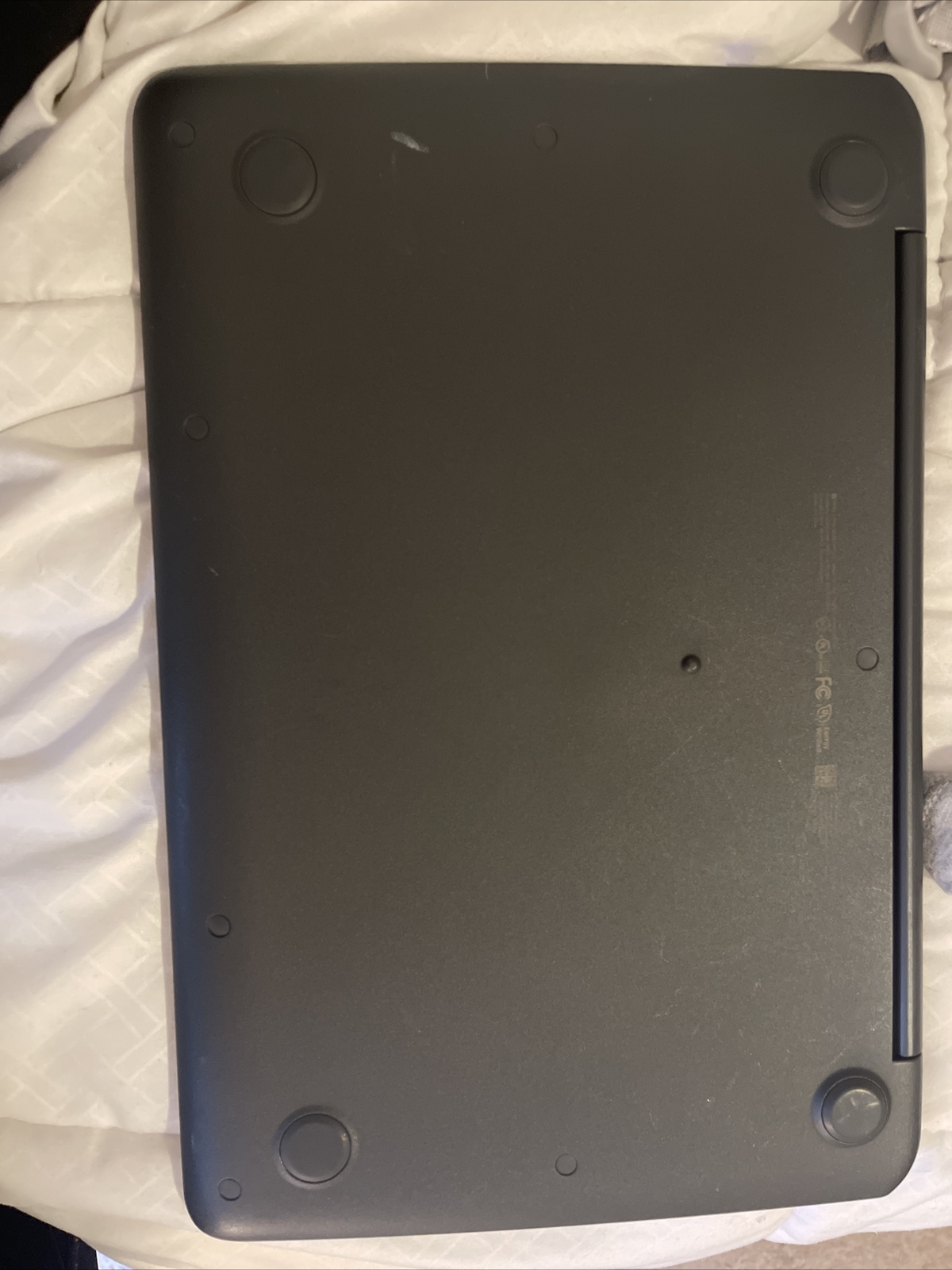 HP 14-db0025nr 14″ HD Touch Chromebook AMD A4-9120C Radeon R4, 4GB, 32GB