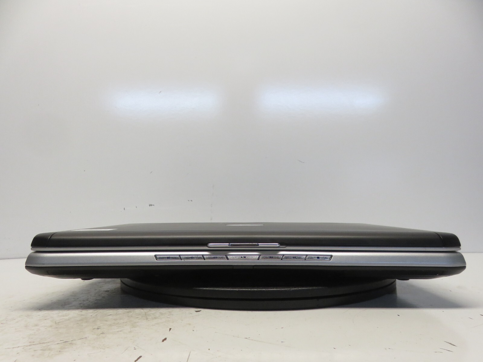 Dell Inspiron 1520 Intel Core 2 Duo 06FD 1.66GHz 2 GB NO HDD No Batt