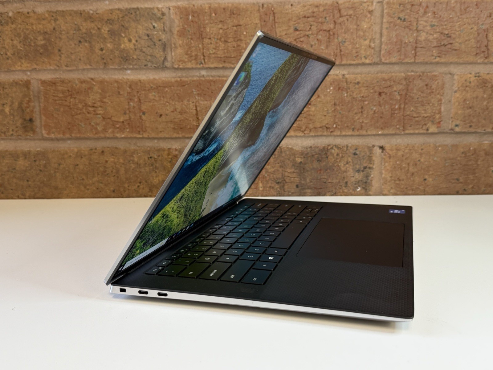 Dell Precision 5560 16″ Intel i5 11th Gen, 16GB/256GB