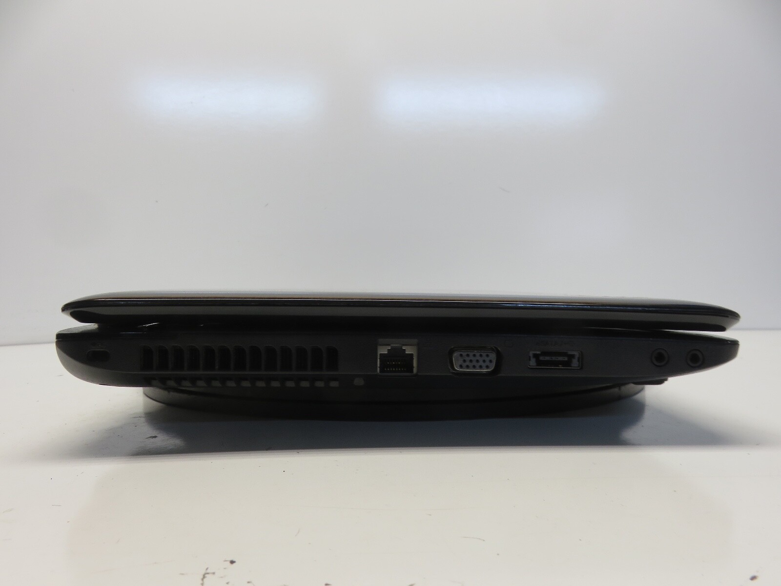 Toshiba Satellite L655 Intel Pentium P6100 2GHz 3 GB NO HDD No Batt