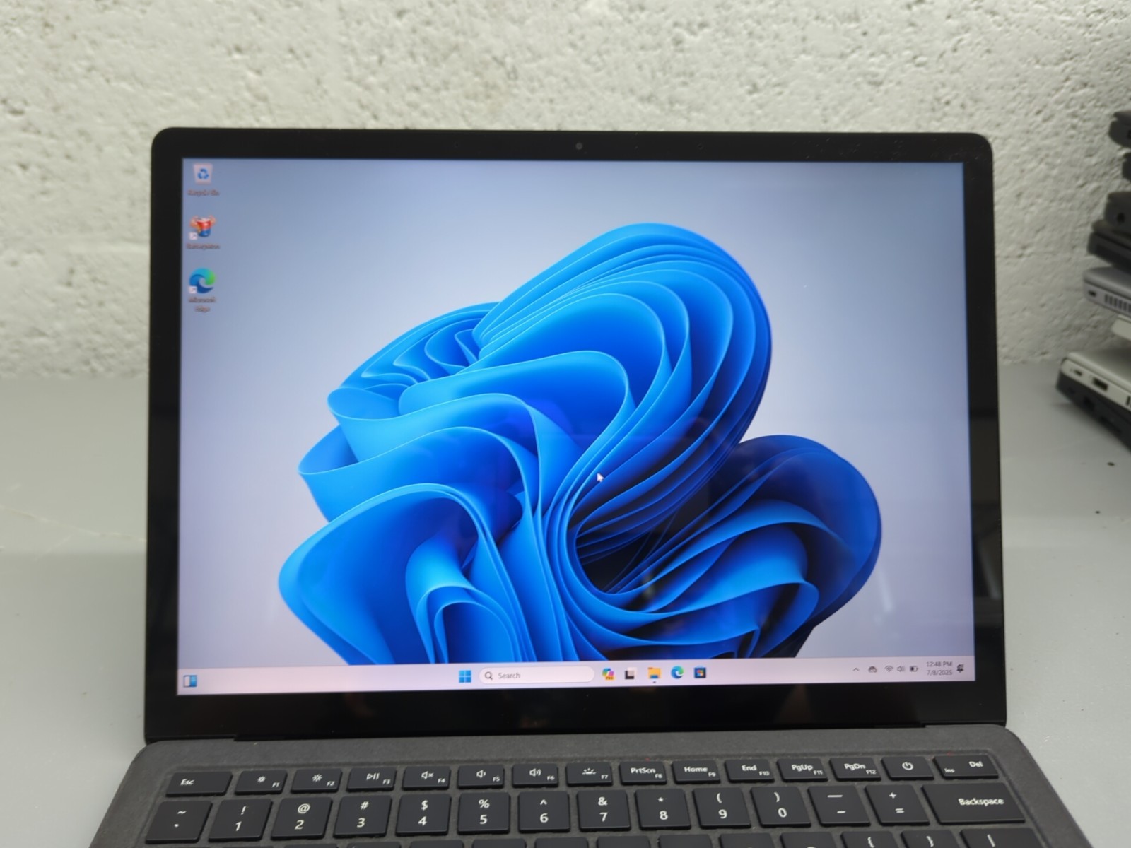 Microsoft Surface Laptop 2 13.5″ i7-8650U 16GB 512GB SSD Win 11 Pro – Used