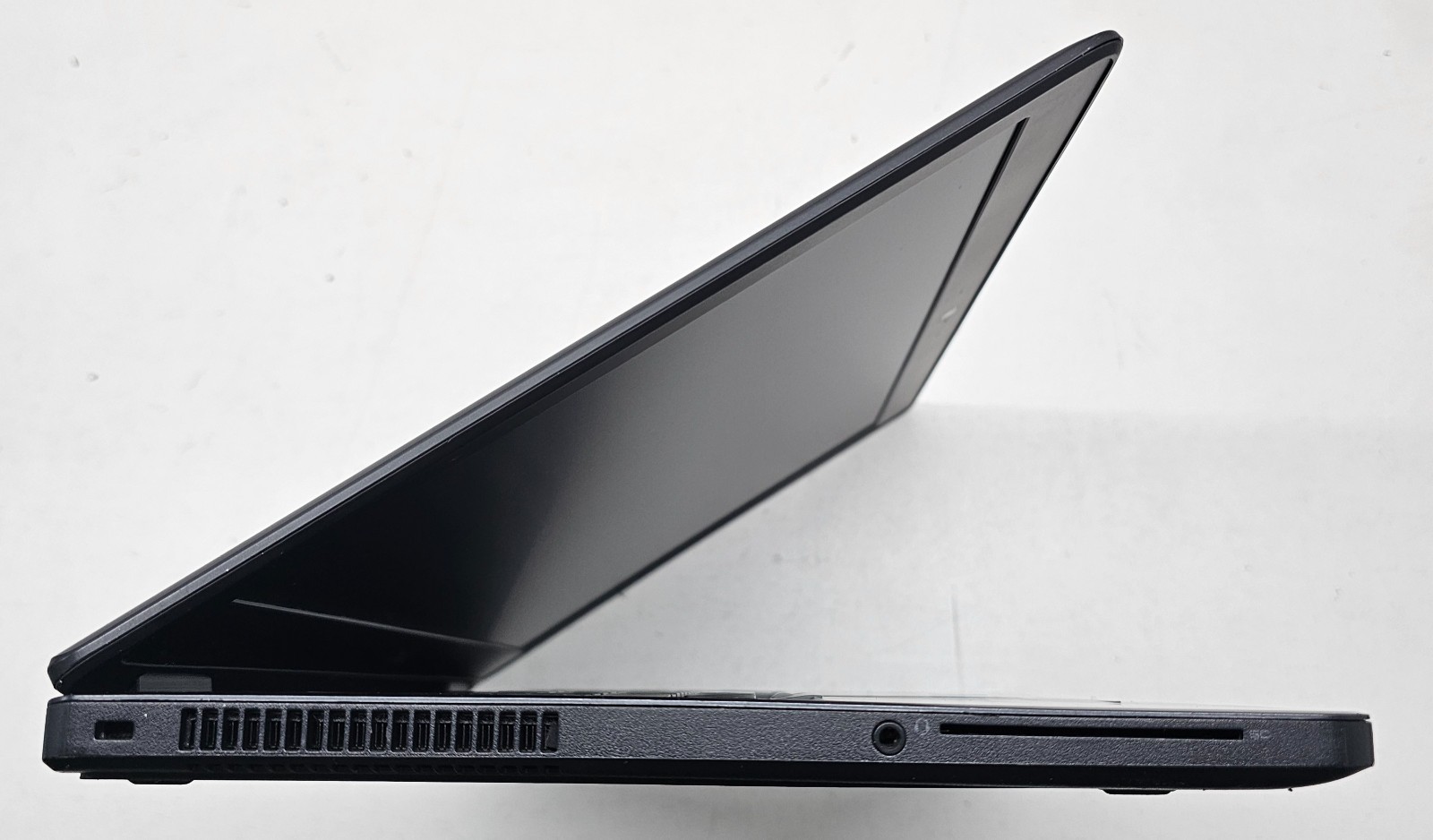 Dell Latitude E5550 15.6″ Laptop Intel i5 NO RAM/HD/OS/POWER (FL)