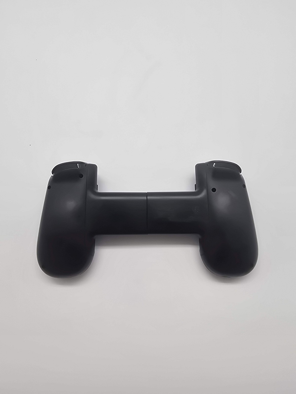 Backbone One Lightning (1st Gen) BB-02-B-R Black Game Controller – USED