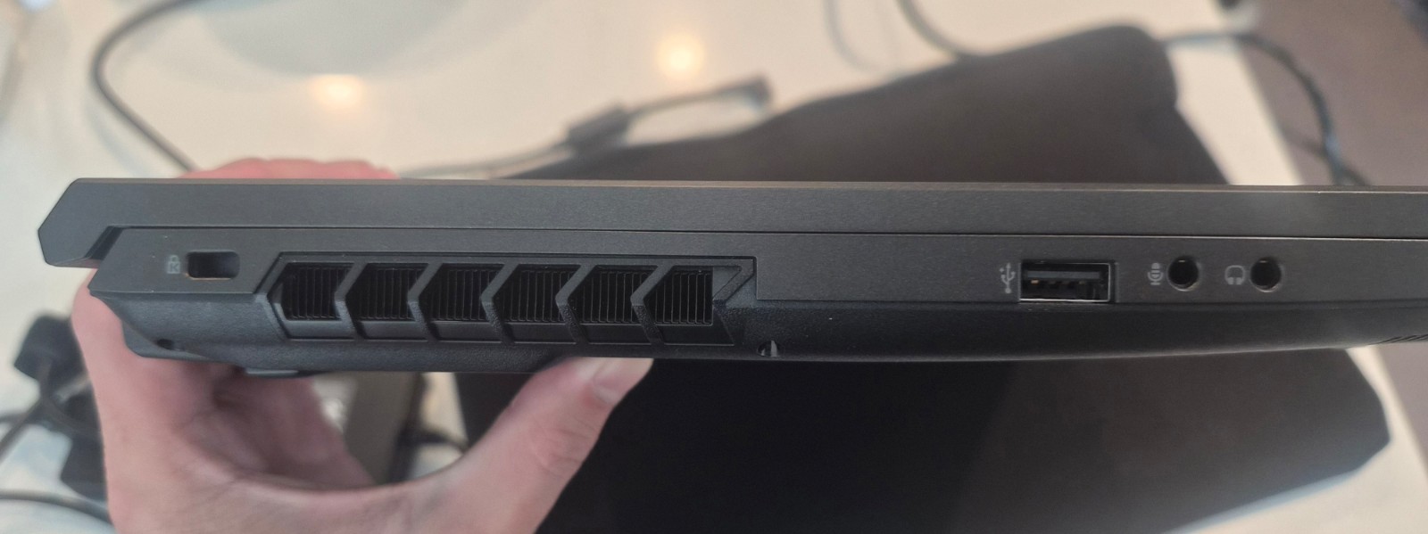 Eluktronics RP-15 15.6″ RTX 4070 Gaming Laptop AMD R7 7840HS 16GB RAM 512GB SSD