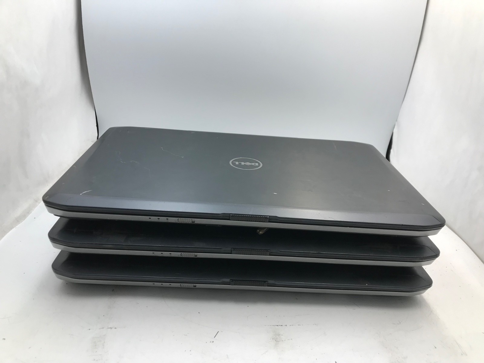 LOT OF 3 Dell Latitude E5530 Intel i5-3230M 15″ 4Gb – BOOT/ ONE DEAD PIXELS -MZ