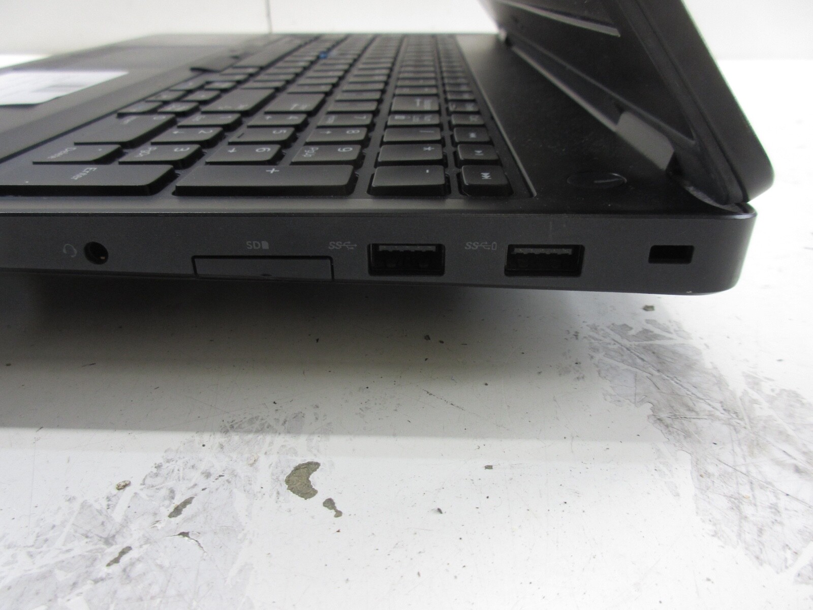 Dell Precision 3510 Intel Core i7-6820HQ 2.70GHz 8GB NO HDD No Batt