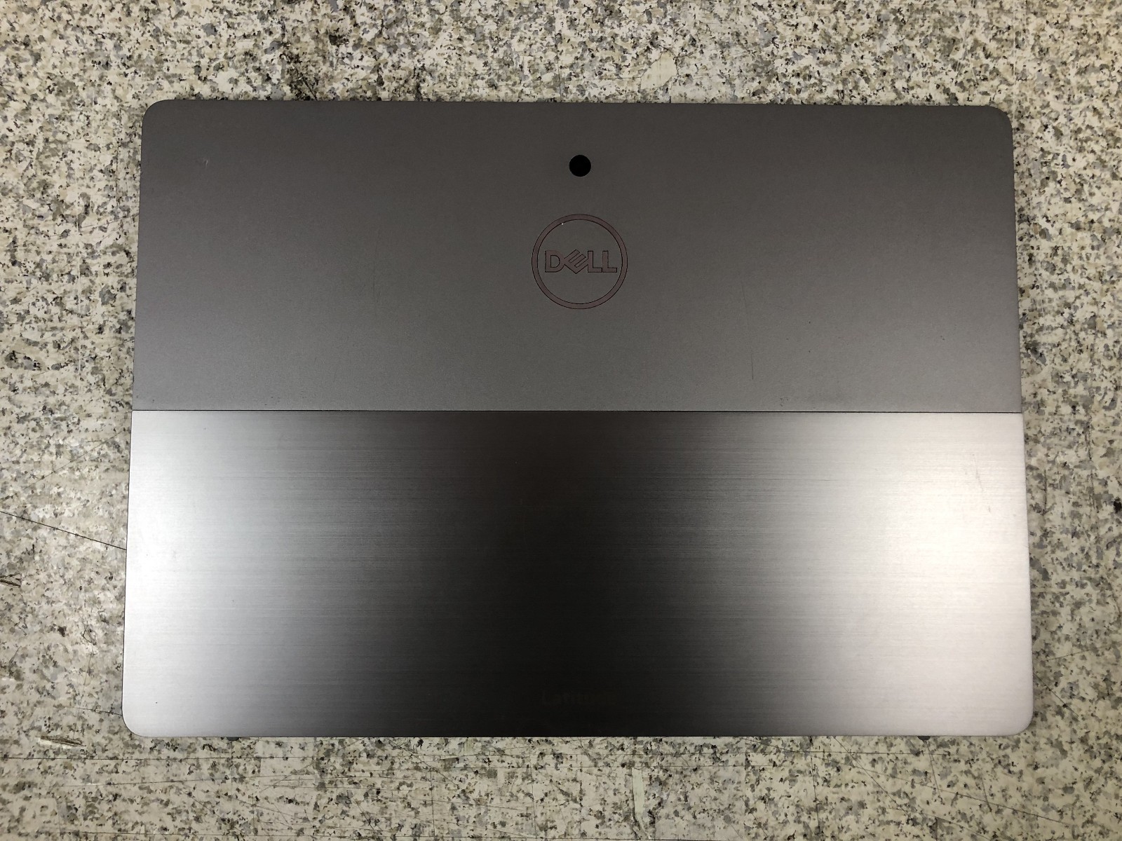 Dell Latitude 7210 2-in1 Intel i5-8265 1.60GHz 8GB (No HD/No OS)