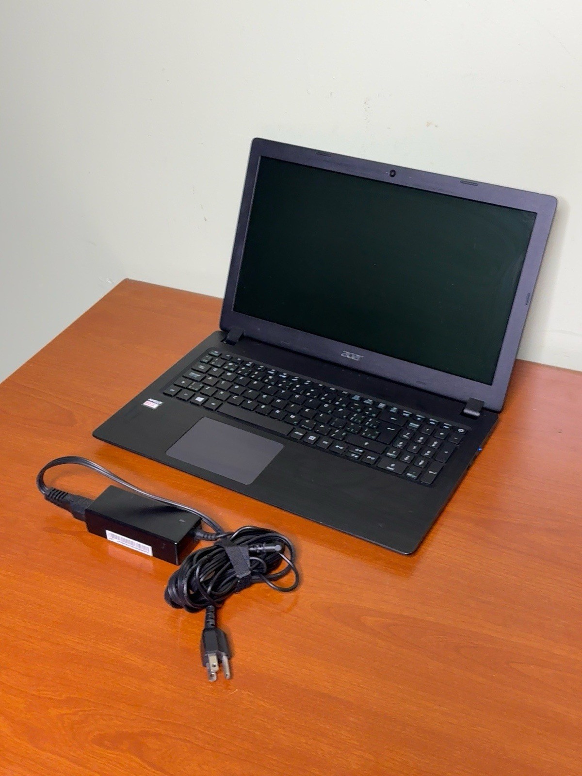Acer Aspire 3 A315-21-274E 15.6 Laptop AMD E2-9000 4GB RAM Win 10 Charger