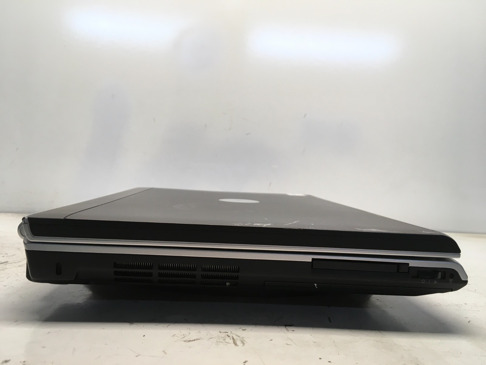 Dell Inspiron 1720 Intel Core 2 Duo 06FD 1.5GHz 2 GB NO HDD