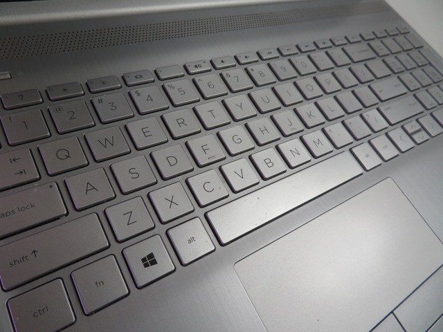 HP LAPTOP 15-GW0023OD RYZEN 3-3250U 2.6Hz 8GB RAM 256GB NVMe WIN 11 HOME *READ