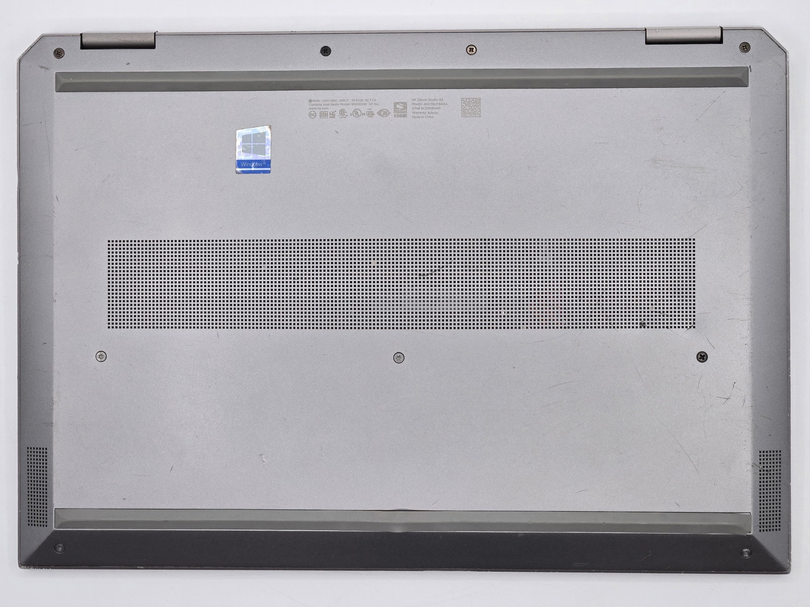 HP ZBook Studio G5 15″ FHD XEON E-2176M 1TB SSD 16GB W11P Quadro P1000 120Hz