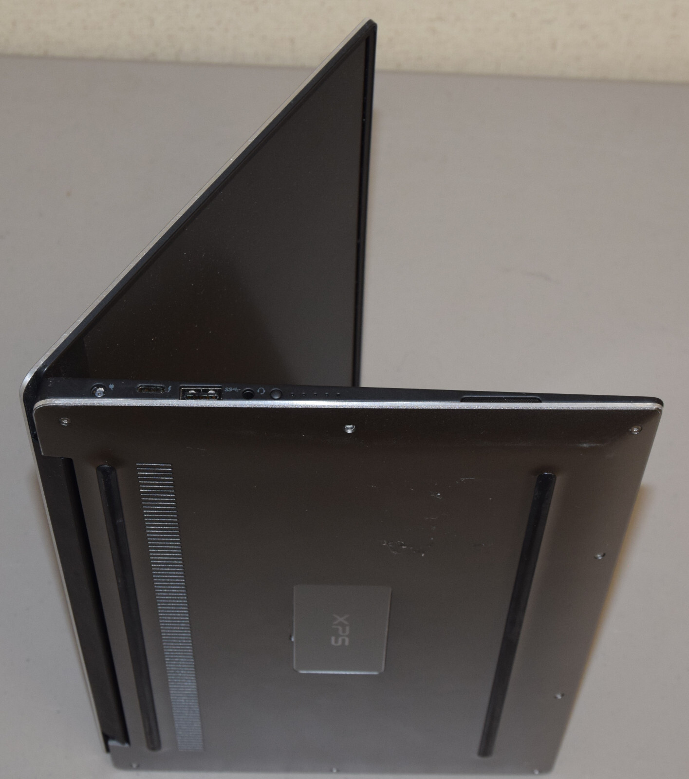 Incomplete Dell XPS 13 9350 13.3″ Laptop i5-6200U 2.3GHz Dual Core 8GB DDR3