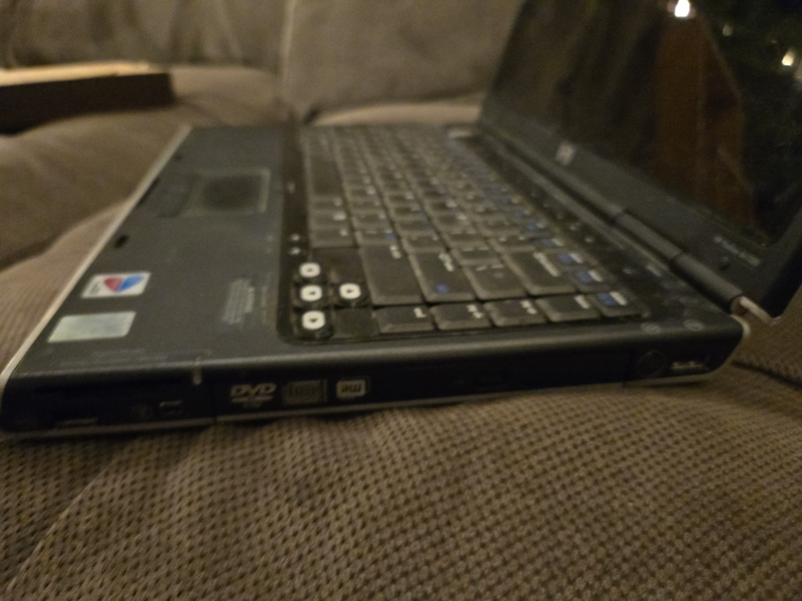 HP Pavilion dv1000 Entertainment Notebook PC Laptop