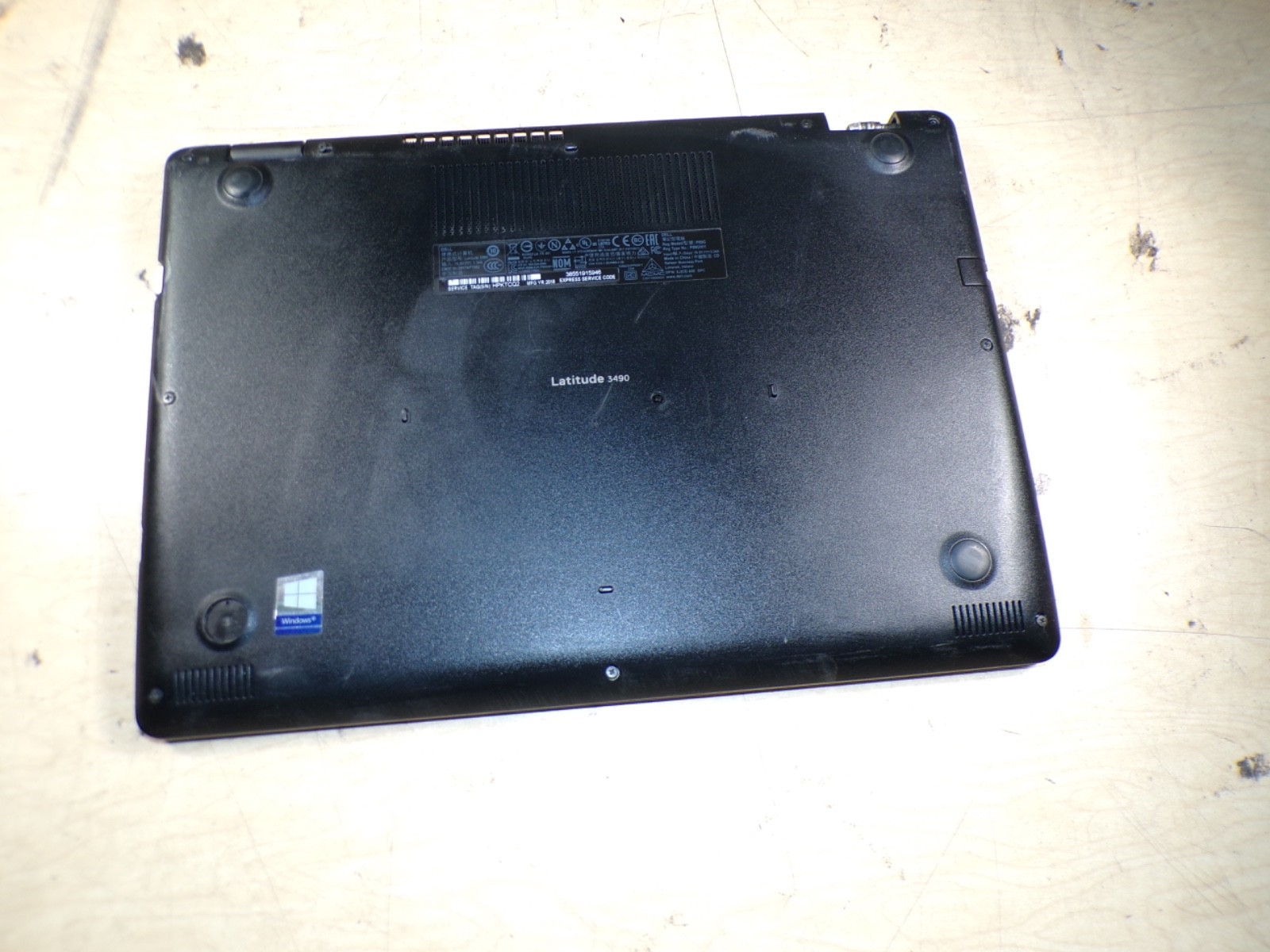DELL LATITUDE 3490 INTEL CORE I5-8250U 1.60GHZ 16GB RAM **MISSING HINGE COVER **