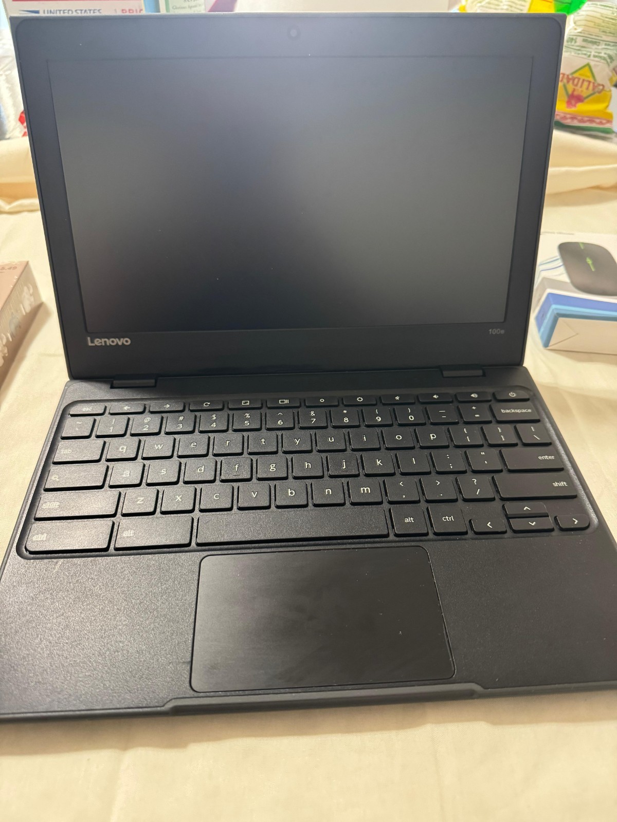 Lenovo 100e Chromebook 2nd Gen (81ER0002US) 4GB/32GB + Mouse + Earbuds Bundle B