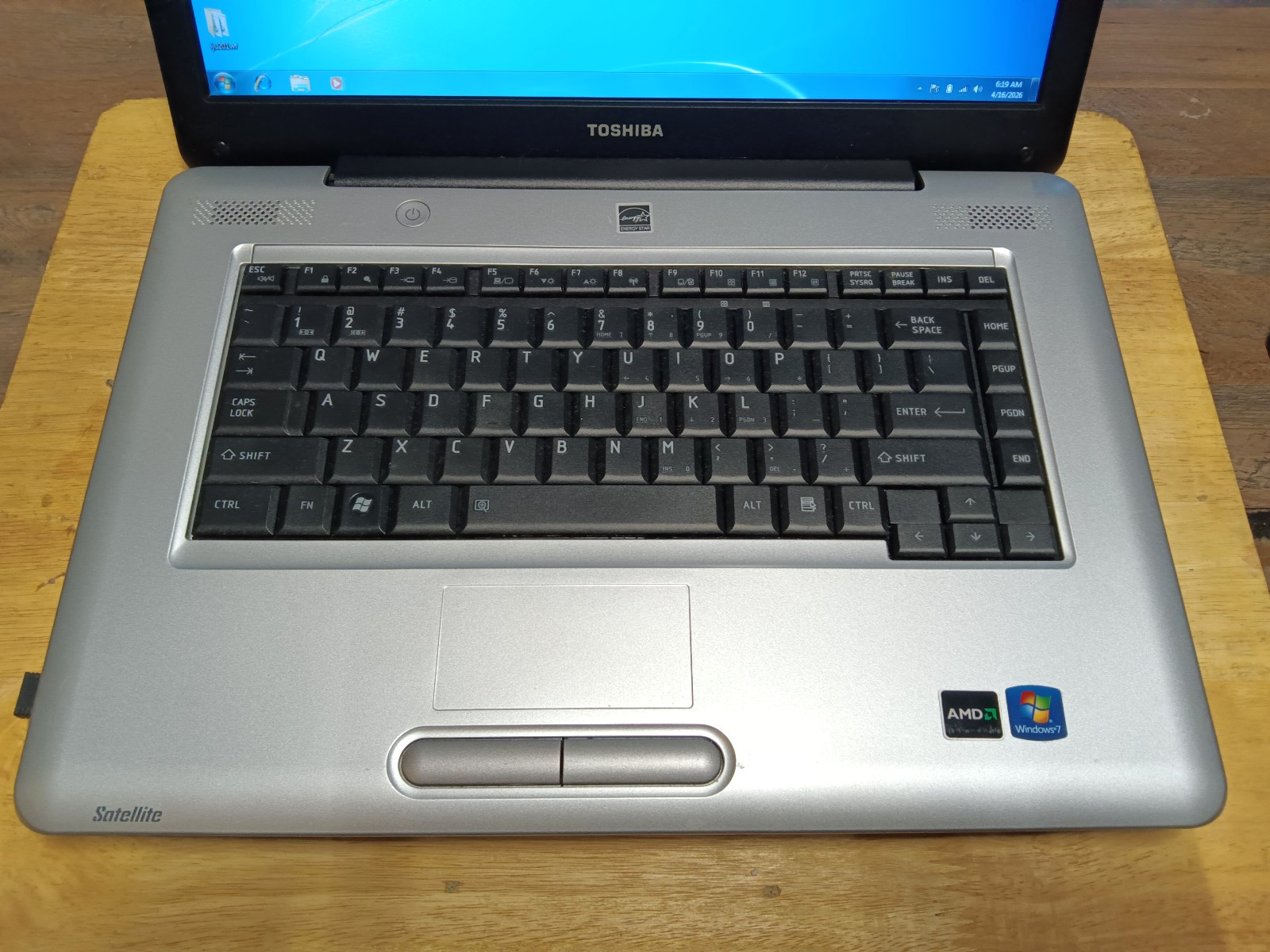 Toshiba L455D-S5976/AMD Turion RM-70 2.00ghz/4gb/750gb/Windows 7 Home/Vga/15.6