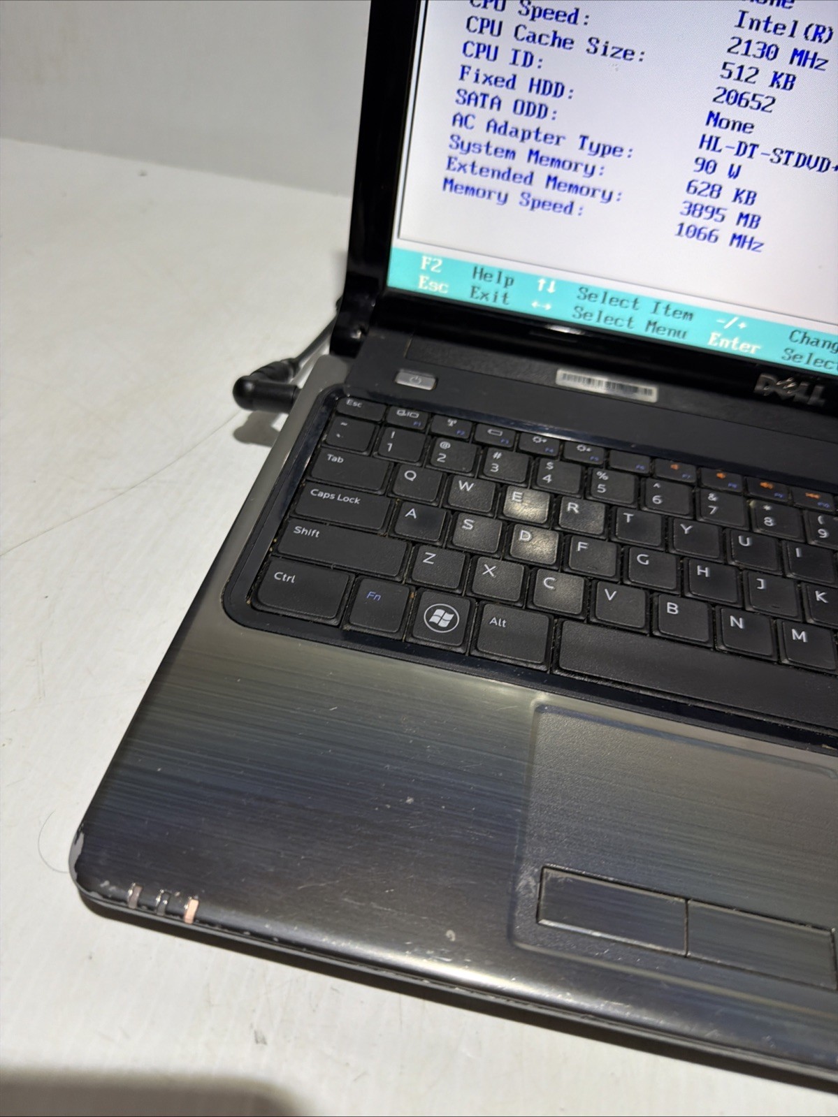Dell Inspiron 1564 15″ Laptop i3-M330 4gb Ram No Drives Boots Bios Read Desc.