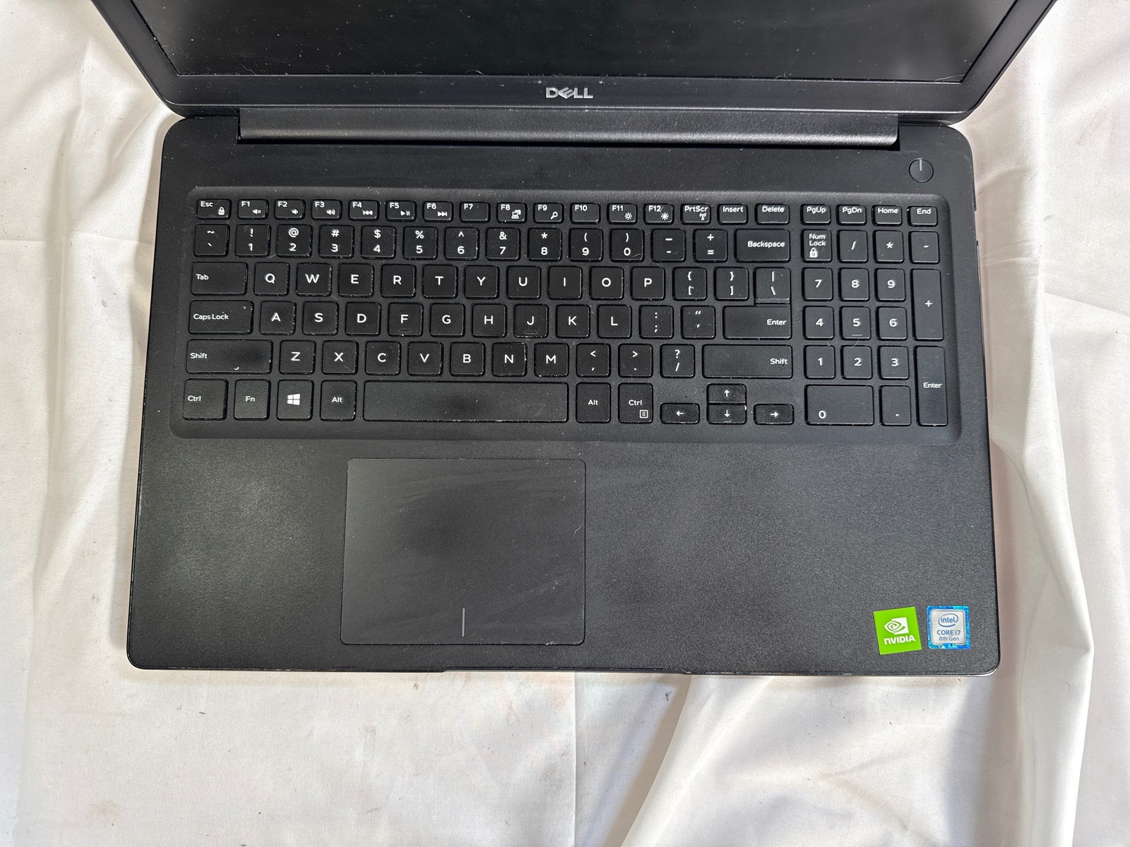 Dell Latitude 3500 Intel i7-8565U 16 GB 256 GB SSD NVIDIA MX130 2GB