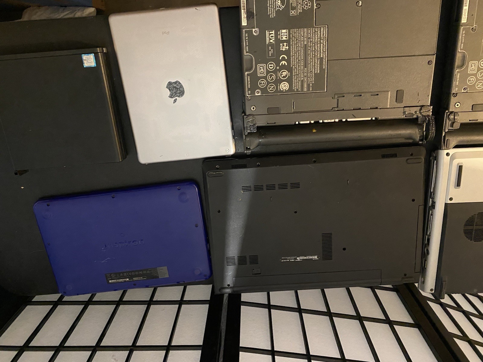 Lot of 7 Computer Laptops/Desktop for Parts/Repair Apple Ipad HP Dell Compaq